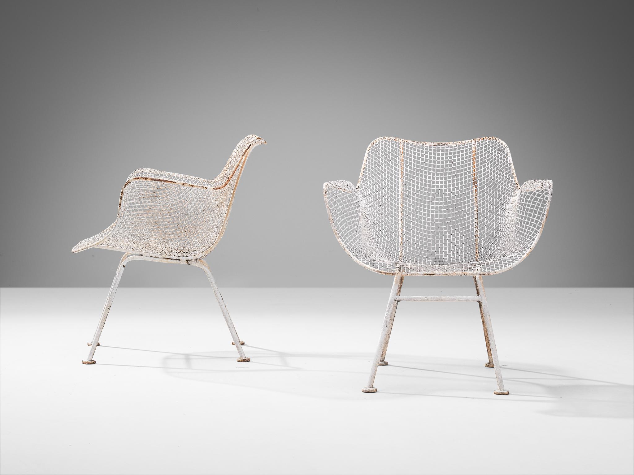 Russell Woodard, pair of 'Sculptura' patio chairs, wrought iron, white lacquer, United States, 1950s.

These 'Sculptura' patio chairs are designed by Russell Woodard. Executed in iron and woven steel, these chairs feature an intricate interlacing of