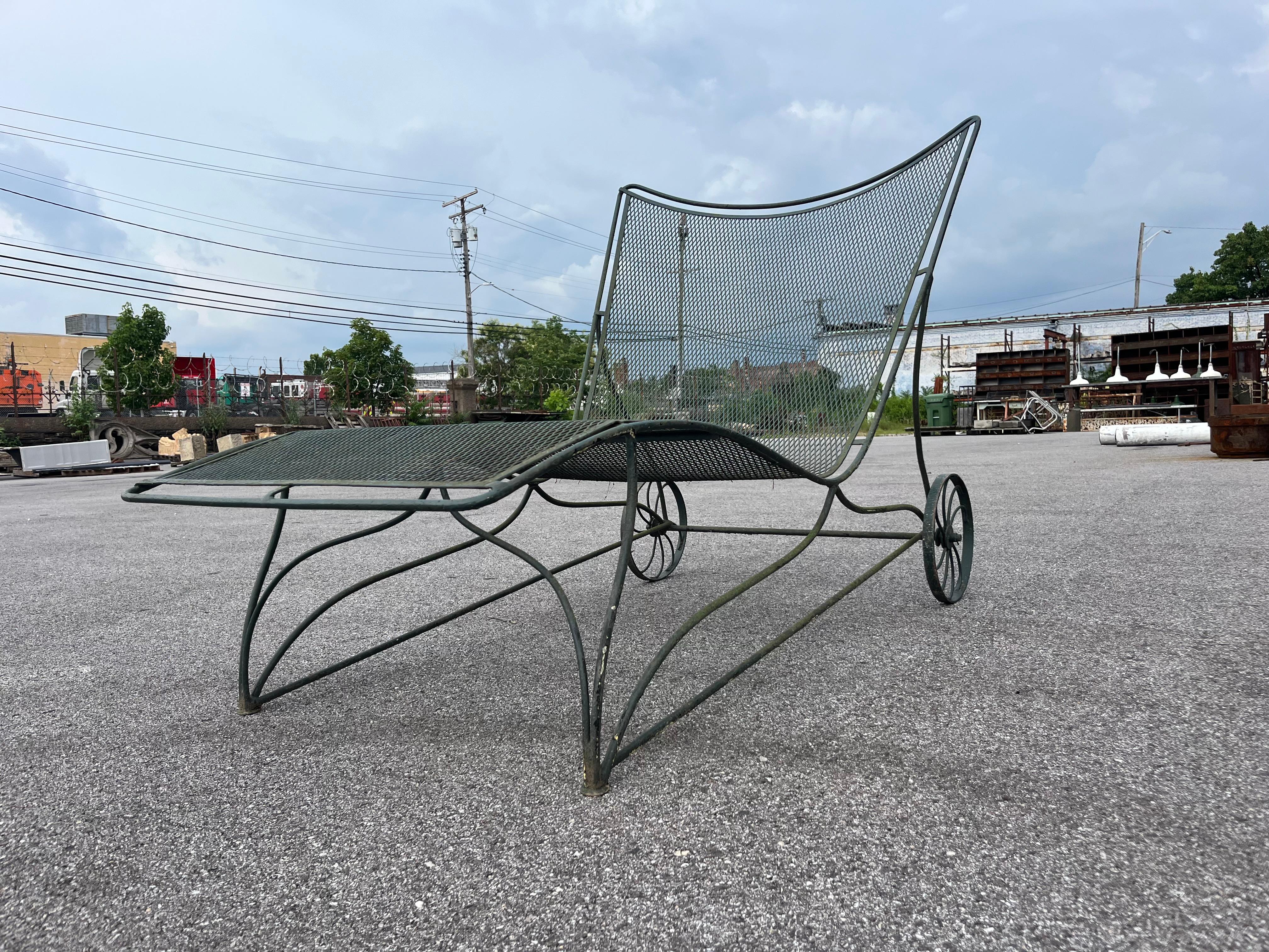 Russell Woodard  Chaise longue sobre ruedas siglo XX en venta