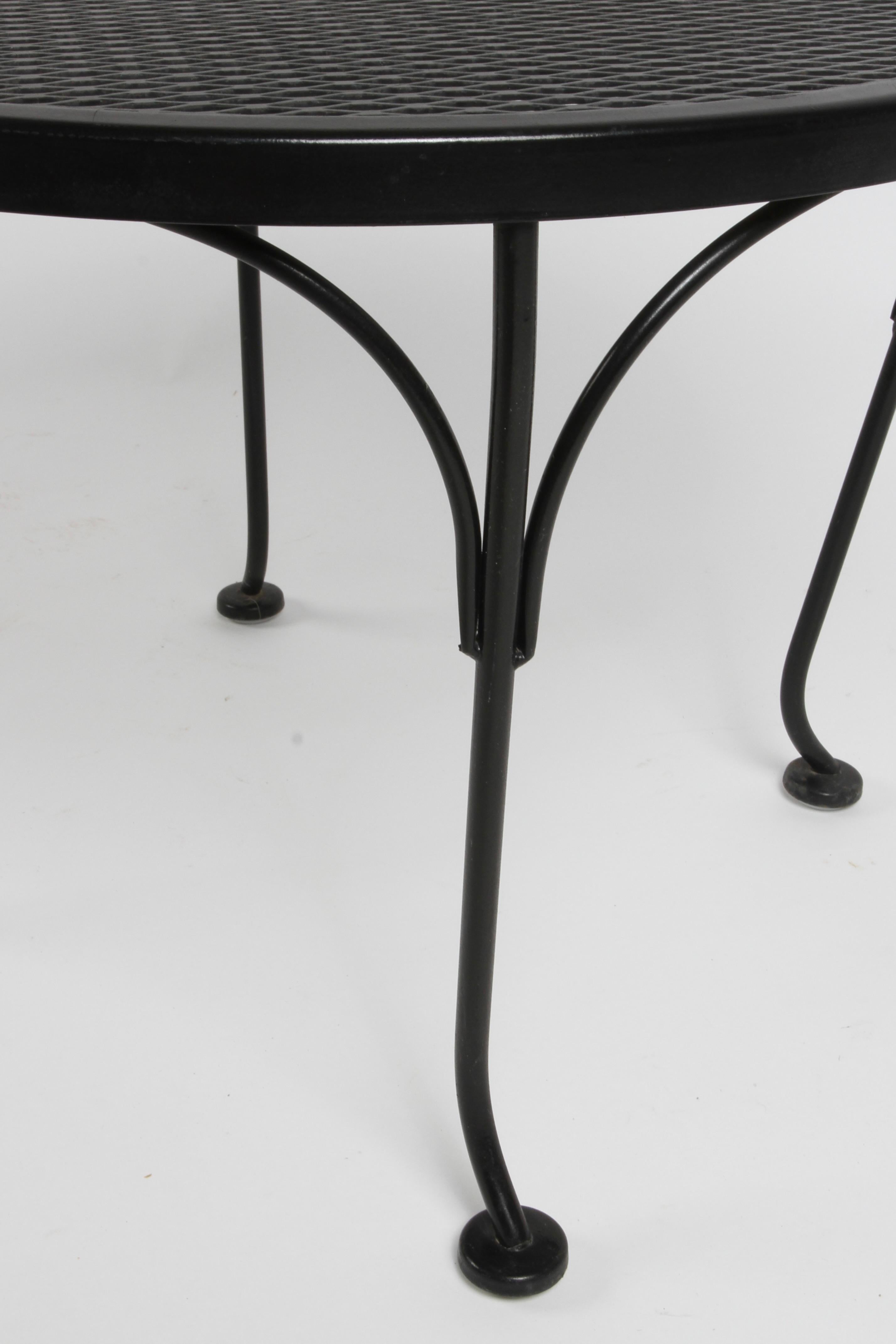 Mid-Century Modern Russell Woodard Round Black Wrought Iron & Mesh Patio Coffee of Side Table  For Sale