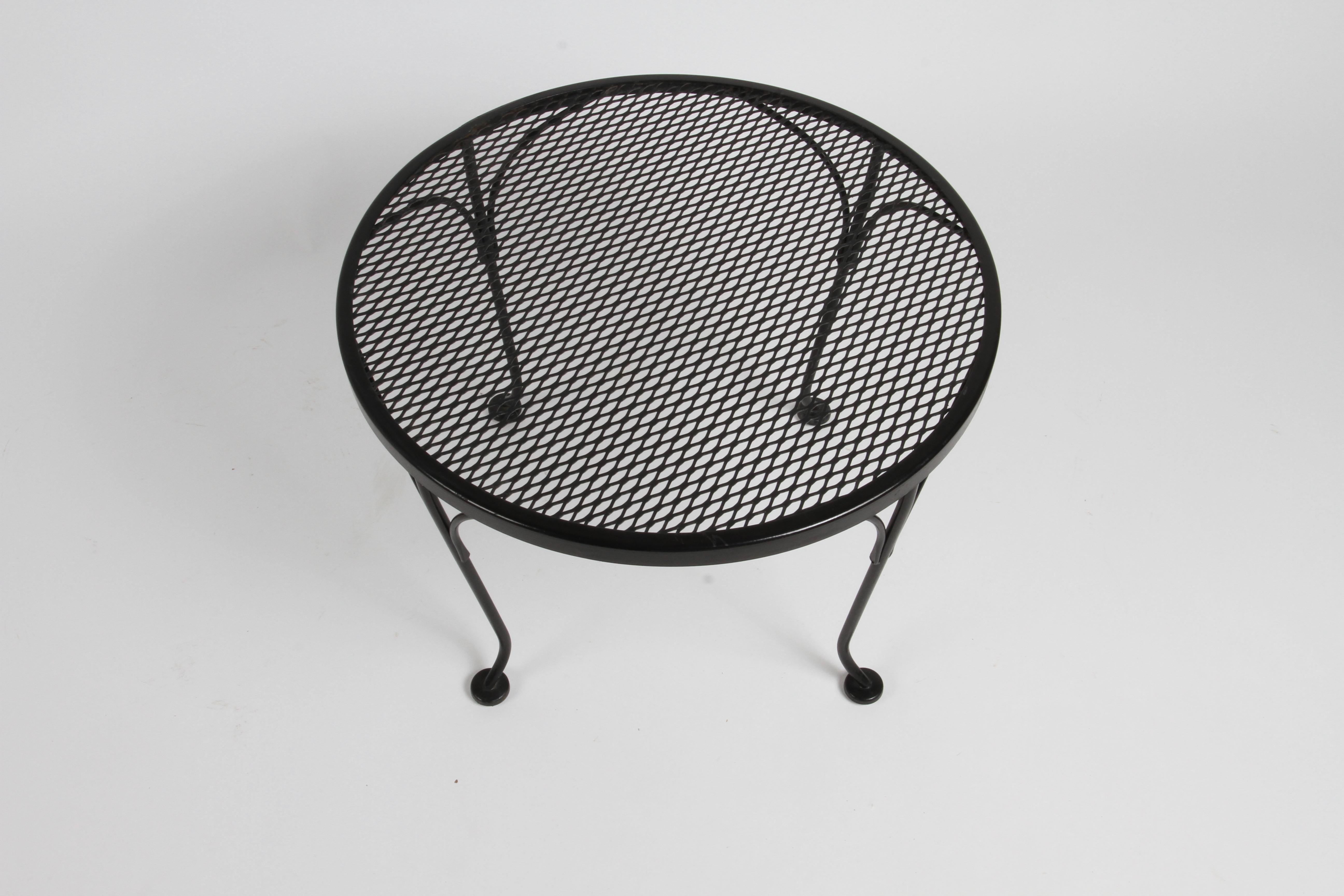 Mid-20th Century Russell Woodard Round Black Wrought Iron & Mesh Patio Coffee of Side Table  For Sale