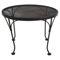 Table basse d'appoint ronde pour patio Russell Woodard en fer forgé noir et maille