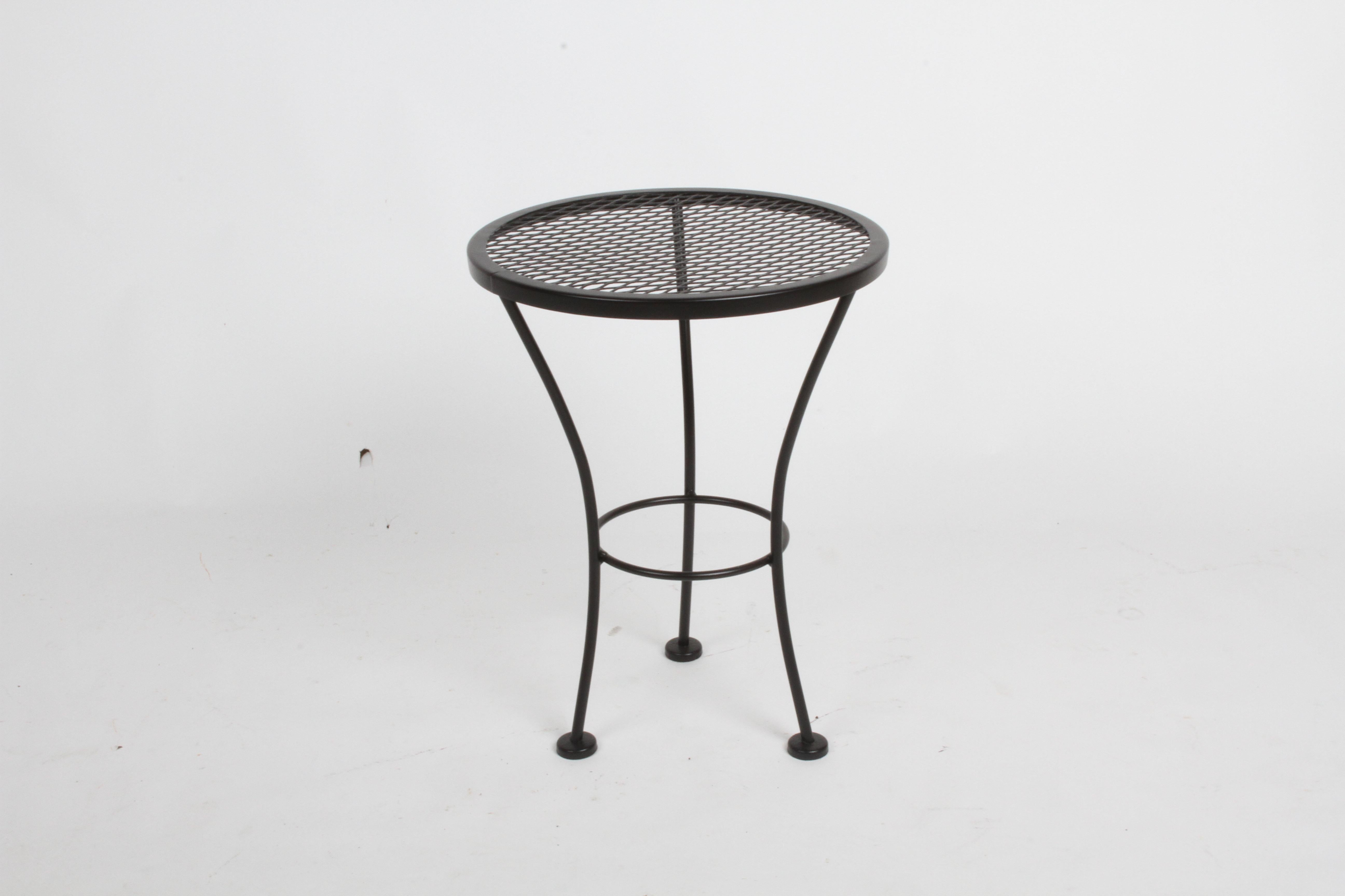 Mid-Century Modern Table d'appoint ou support à boissons rond pour patio Russell Woodard en fer forgé noir et maille