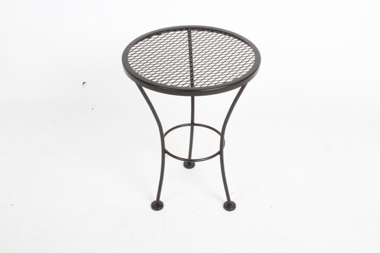 Mid-20th Century Russell Woodard Round Black Wrought Iron & Mesh Patio Side Table or Drinks Stand For Sale