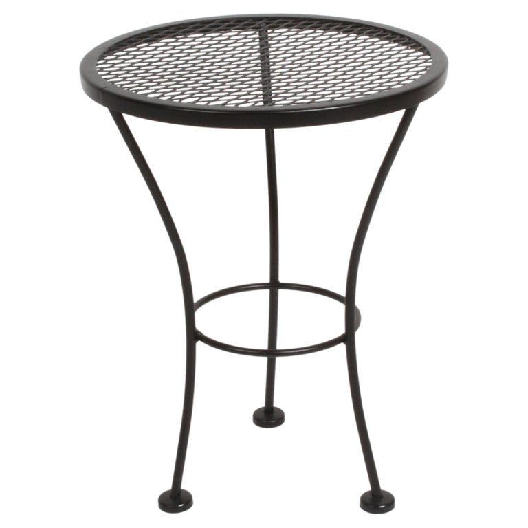 Rus Woodard Round Black Wrought Iron And Mesh Patio Side Table Or Drinks Stand For At 1stdibs - Black Wire Mesh Outdoor Furniture