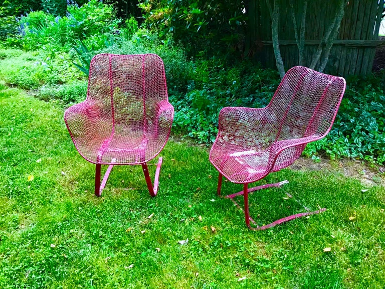 Russell Woodard Sculptura Arm Chairs Mid Century Bounce Lounge Patio Chairs Pair In Good Condition For Sale In East Hampton, NY