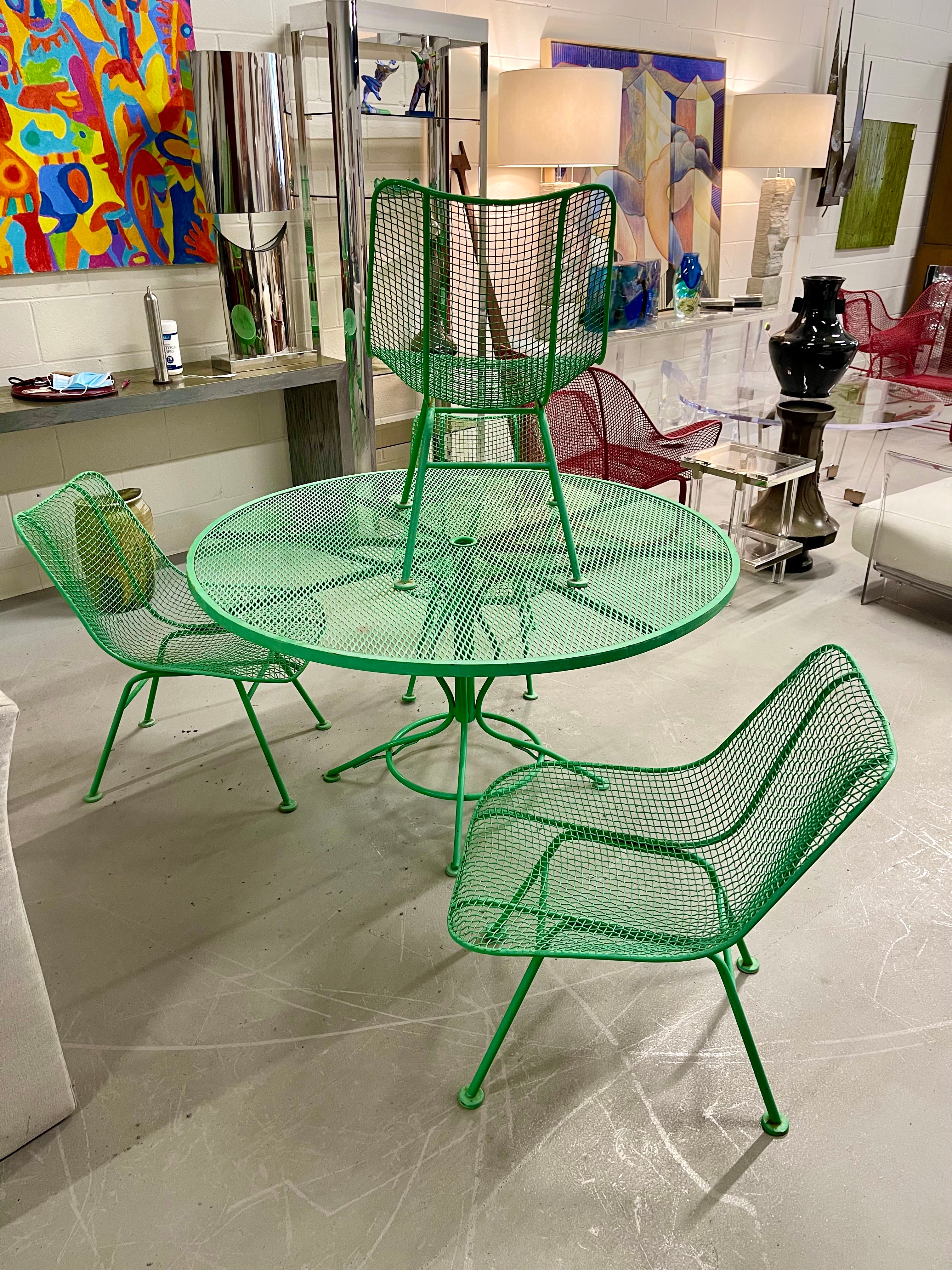 Nice vintage Russell Woodard Sculptura dining set in a green color. 4 chairs and a table. Good condition with some paint chips and wear from use. Table is 47 1/4 inches in diameter and 25.75 inches tall. Chair set's height is 14 1/2 inches. Chair