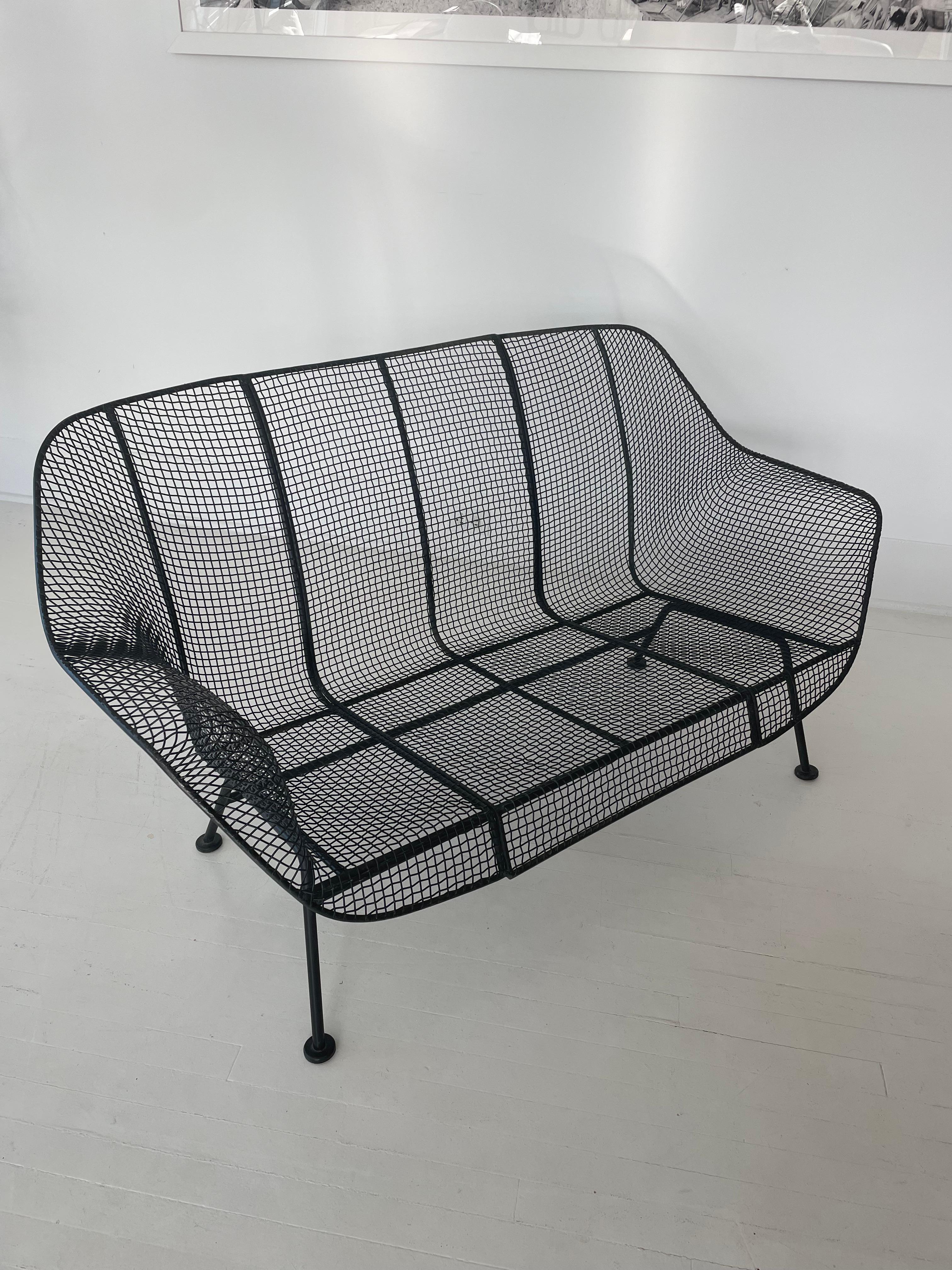 Américain Loveseat/Settee Sculptura Russell Woodard