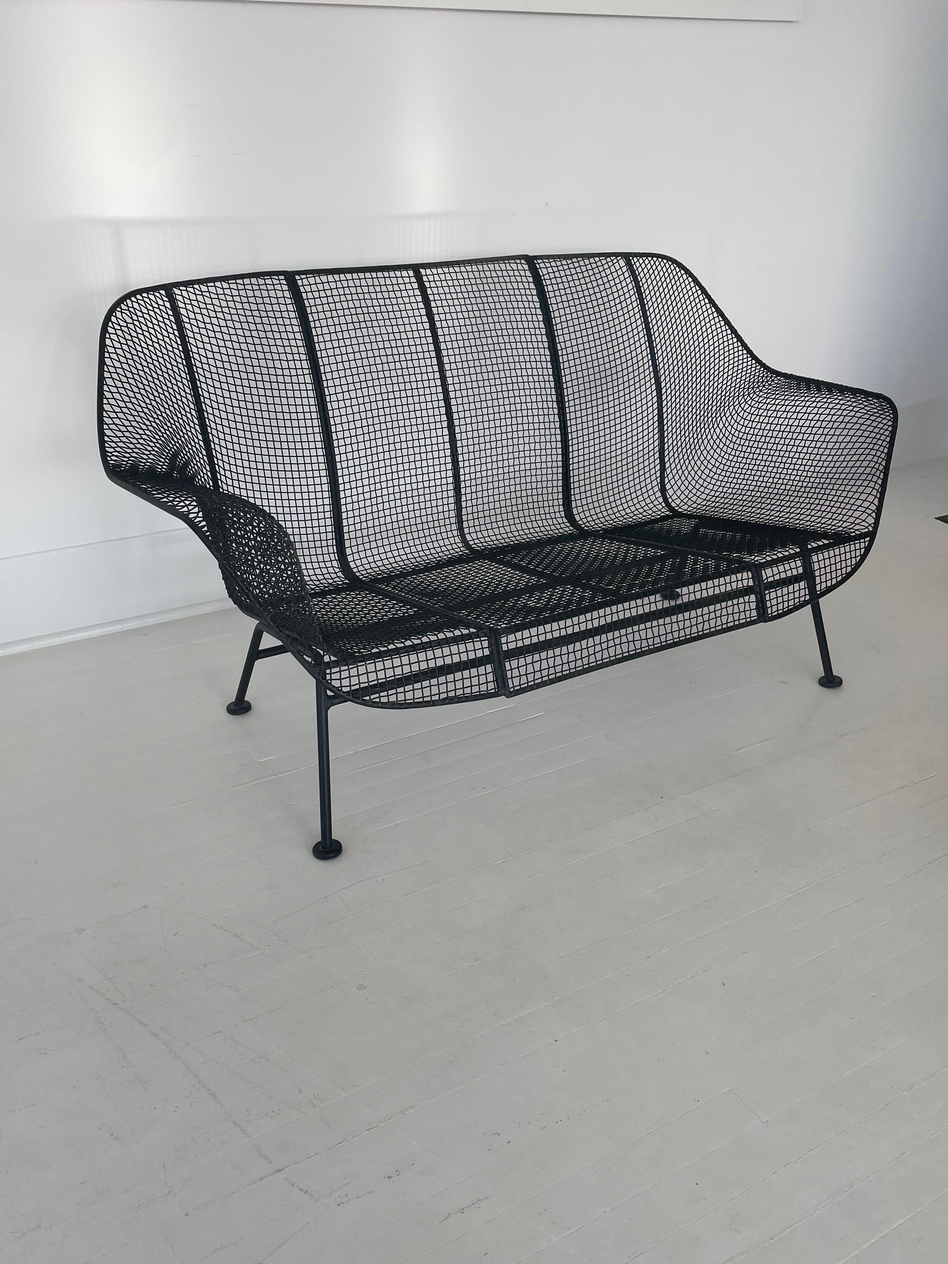 20ième siècle Loveseat/Settee Sculptura Russell Woodard