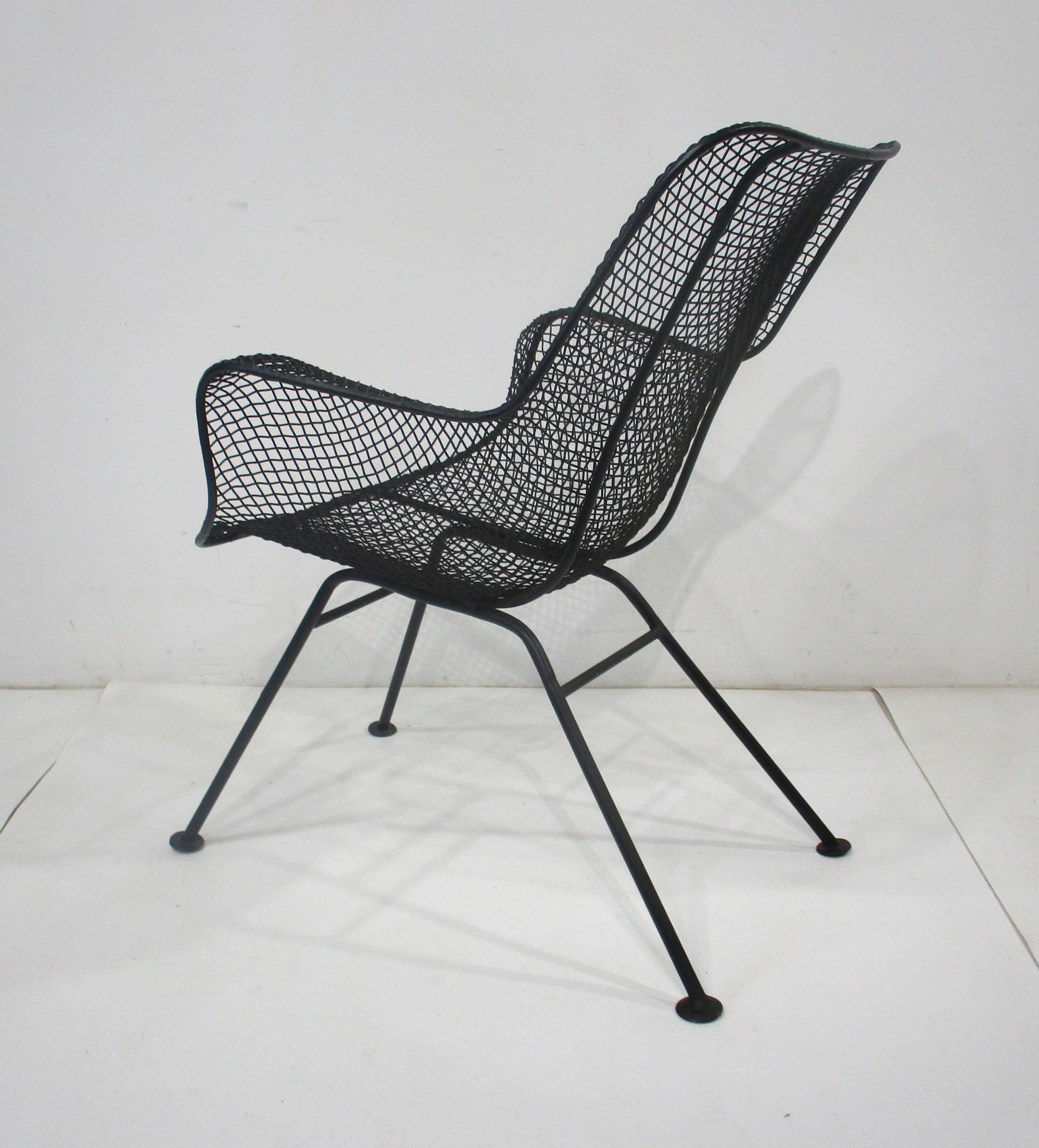 Russell Woodard Sculptura Wire Armchair in the Style of Eames (A) In Good Condition In Cincinnati, OH