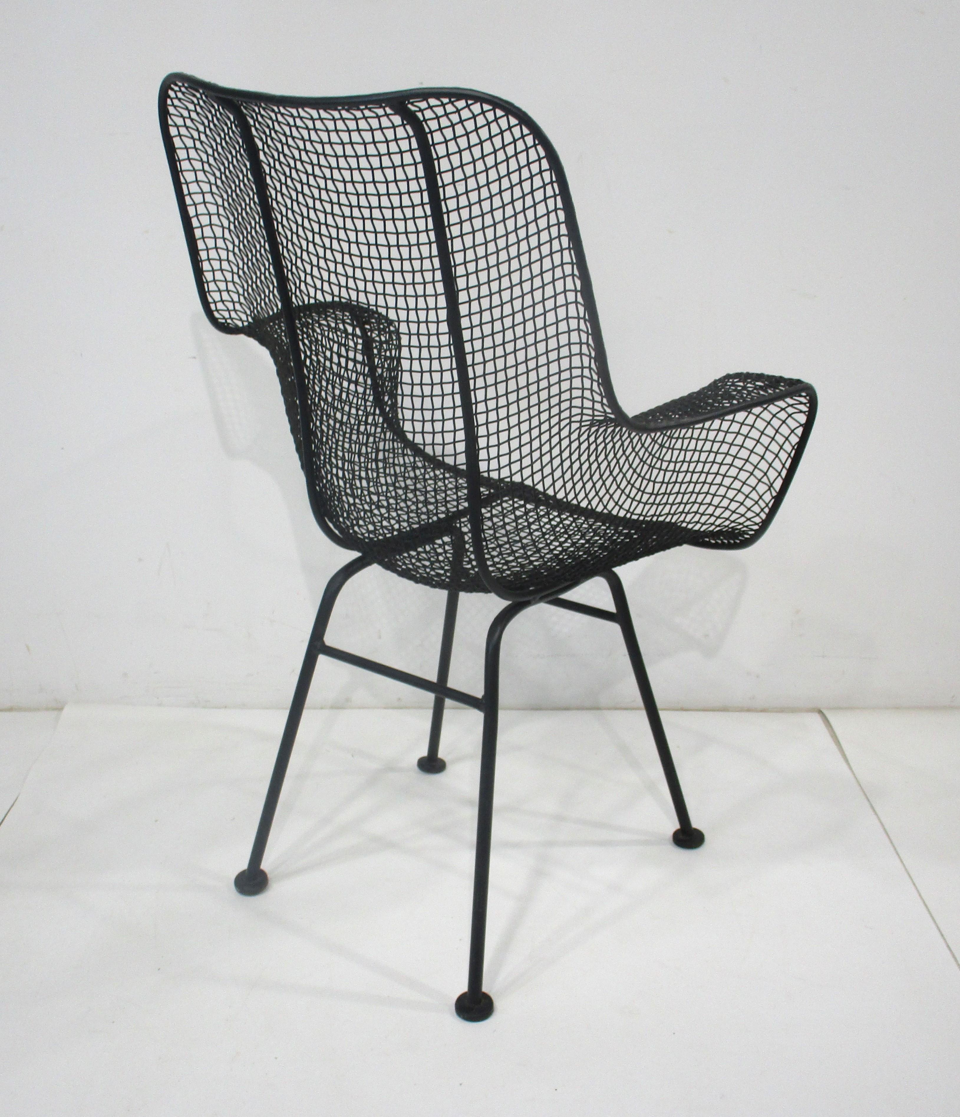 American Russell Woodard Sculptura Wire Armchair in the Style of Eames (B) For Sale