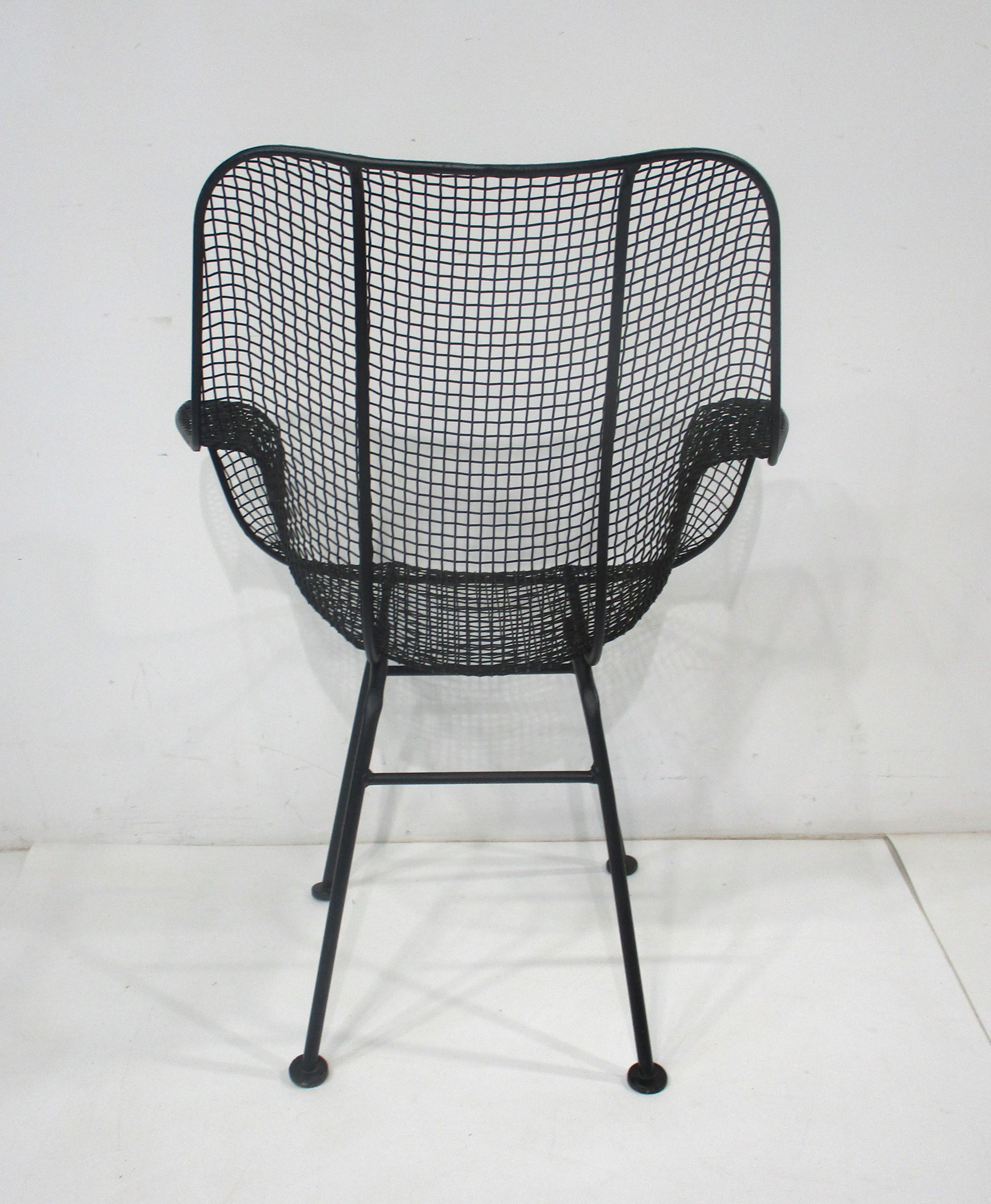Russell Woodard Sculptura Wire Armchair in the Style of Eames (B) In Good Condition For Sale In Cincinnati, OH