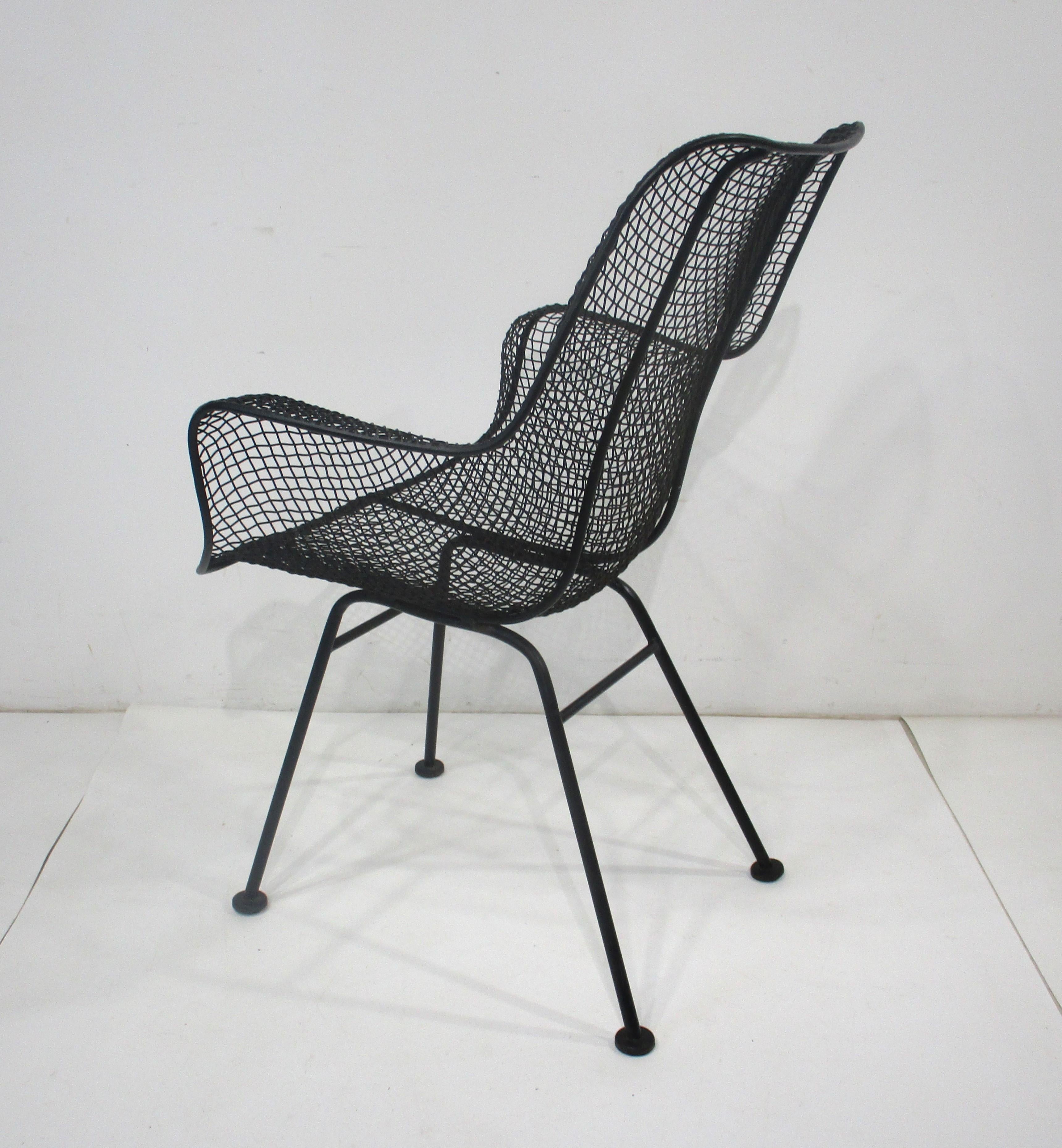 Russell Woodard Sculptura Wire Armchair in the Style of Eames (C) In Good Condition For Sale In Cincinnati, OH