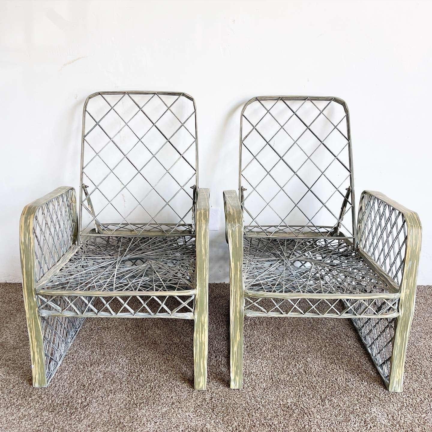 Exceptional vintage mid century modern Russell Woodard spun fiberglass patio set. Features to lounge chairs with adjustable back rests, one small hourglass side table and a pair of rounded square ottomans.

Ottomans measure: 22”w, 22”d, 15”h
Table