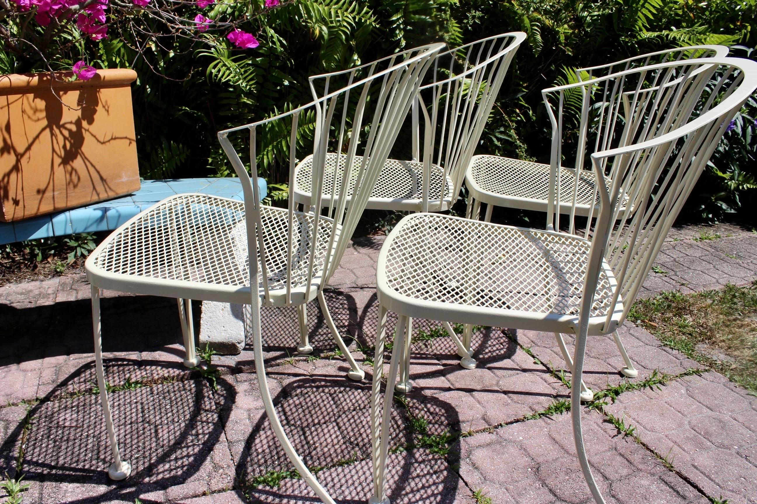 Matched set of four garden or patio set outdoor dining chairs. Classic modernist design, Russell Woodard. Pinecrest. Fresh off white (almond) powder coated finish.