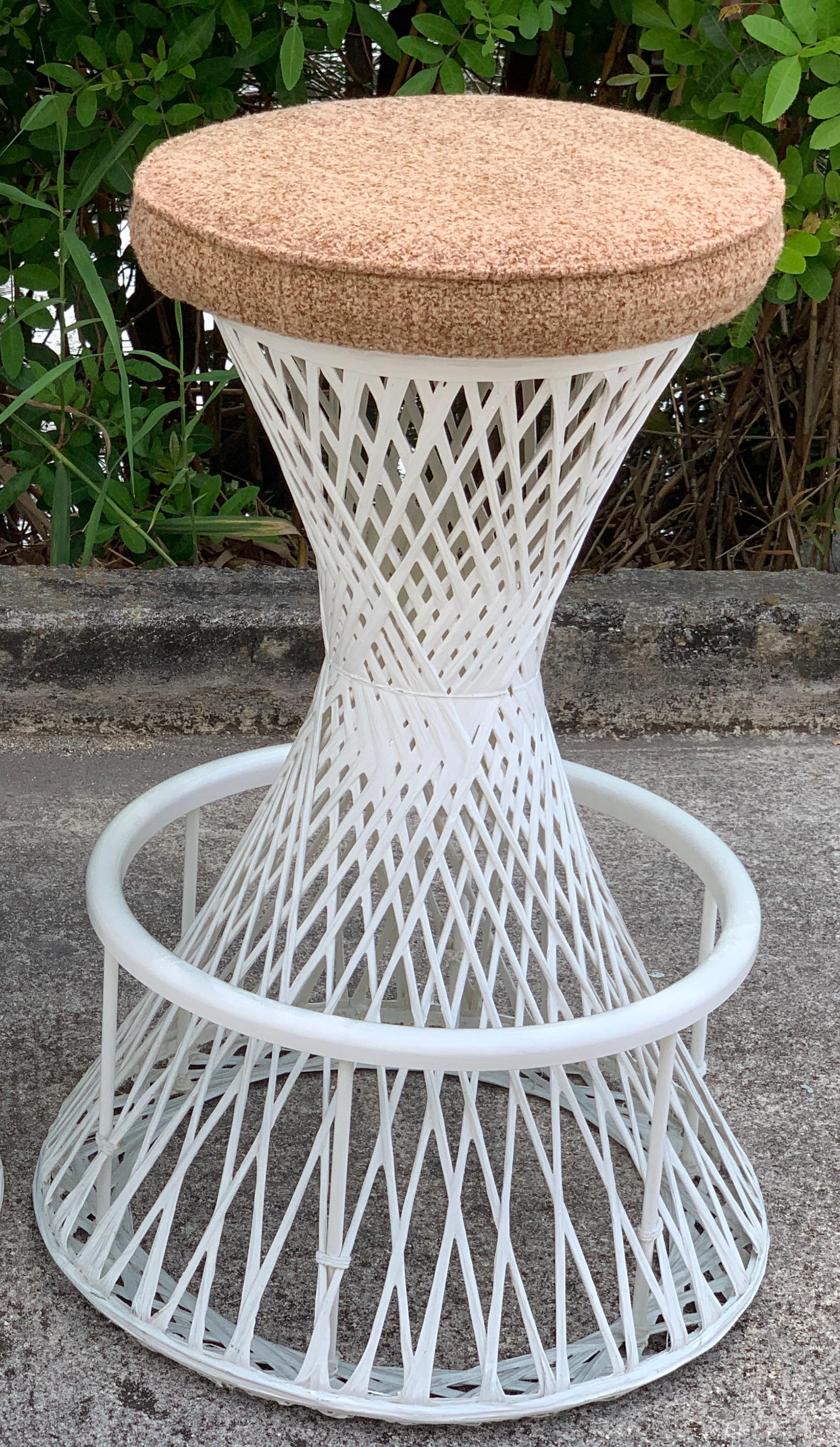 20th Century Russell Woodard Woven Fiberglass Bar and Two Stools, Restored For Sale