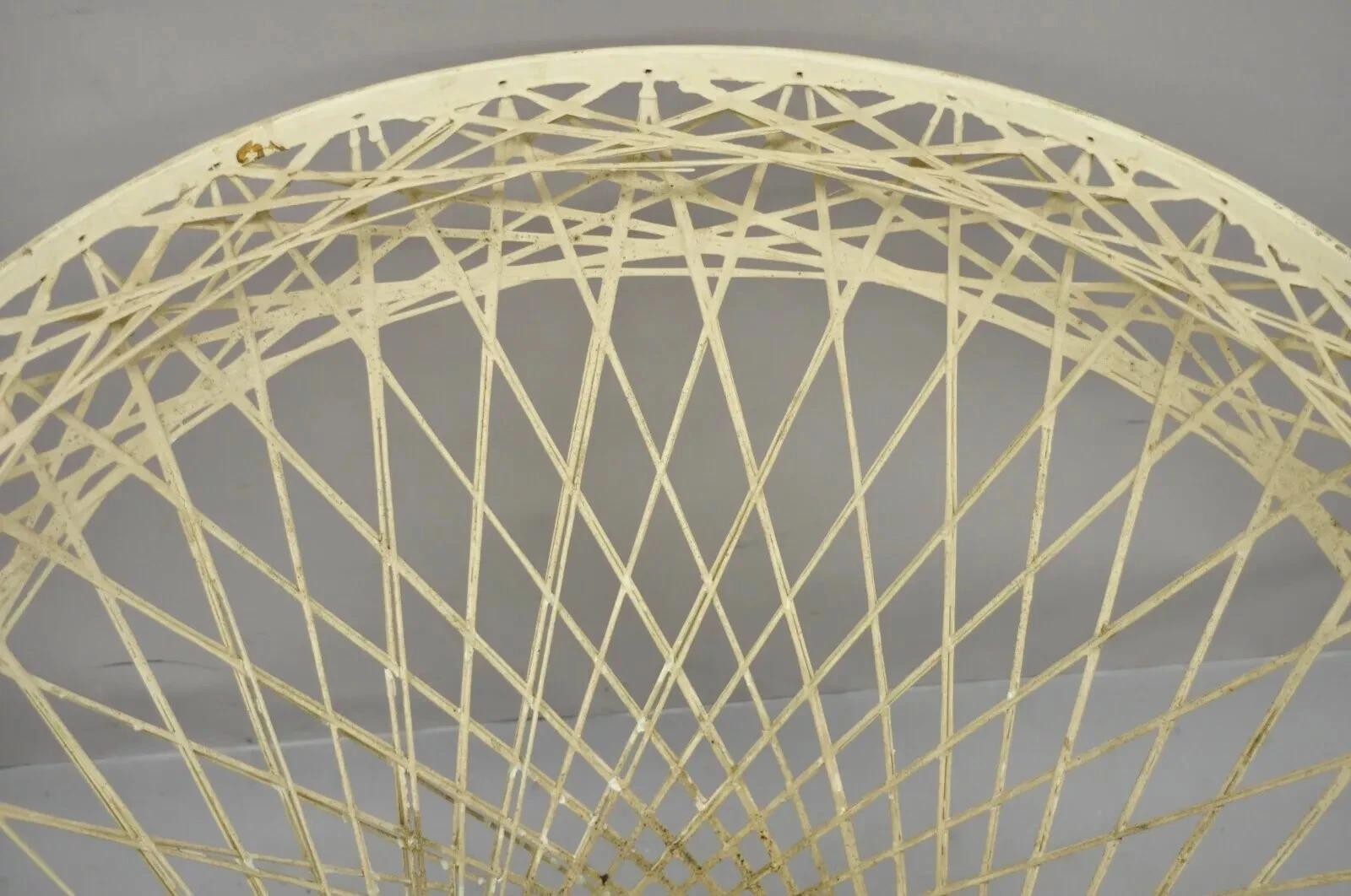 Russell Woodard Base de table de salle à manger ronde à piédestal en fibre de verre tissée du milieu du siècle dernier en vente 4