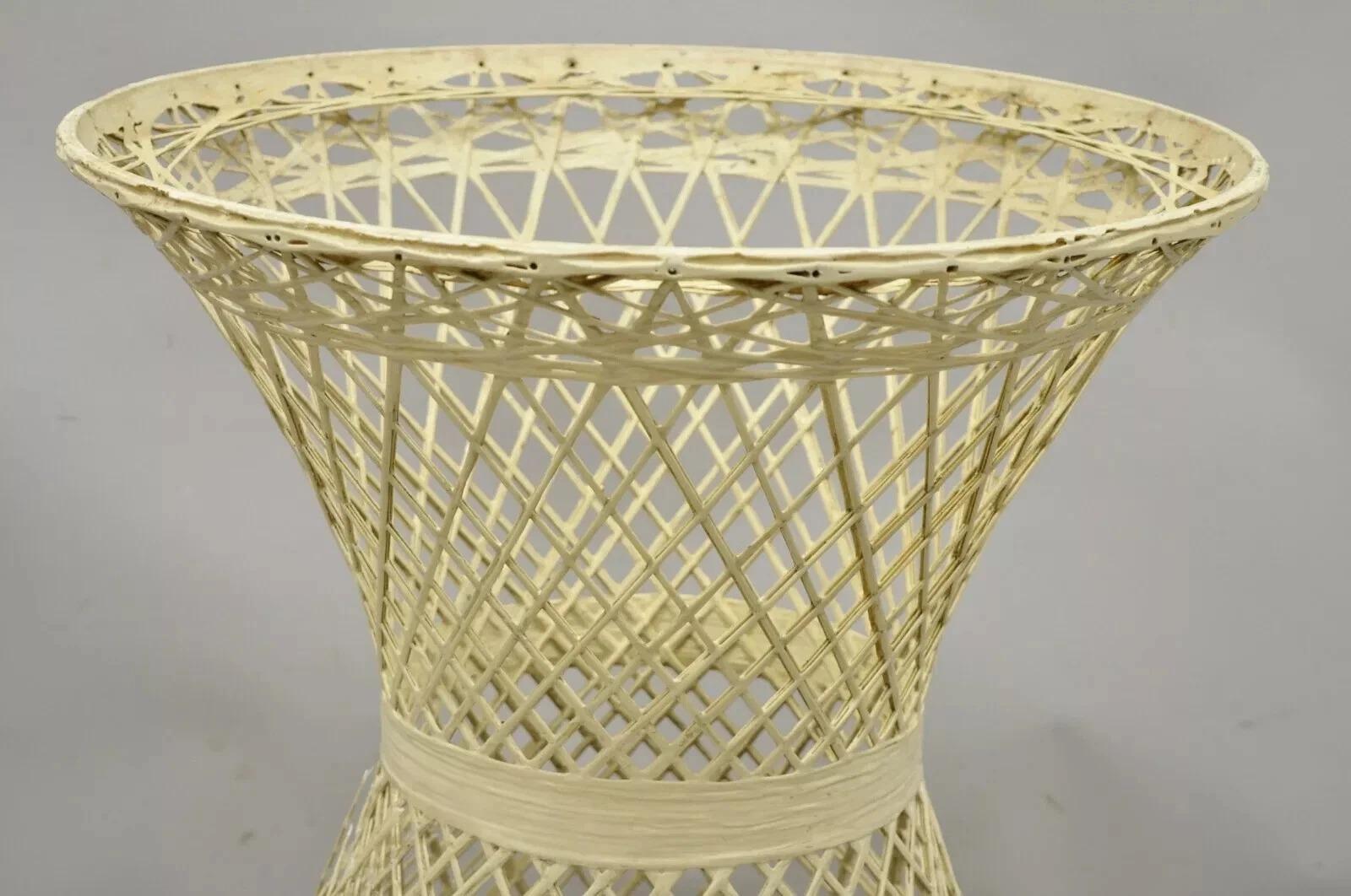 Mid-Century Modern Russell Woodard Base de table de salle à manger ronde à piédestal en fibre de verre tissée du milieu du siècle dernier en vente