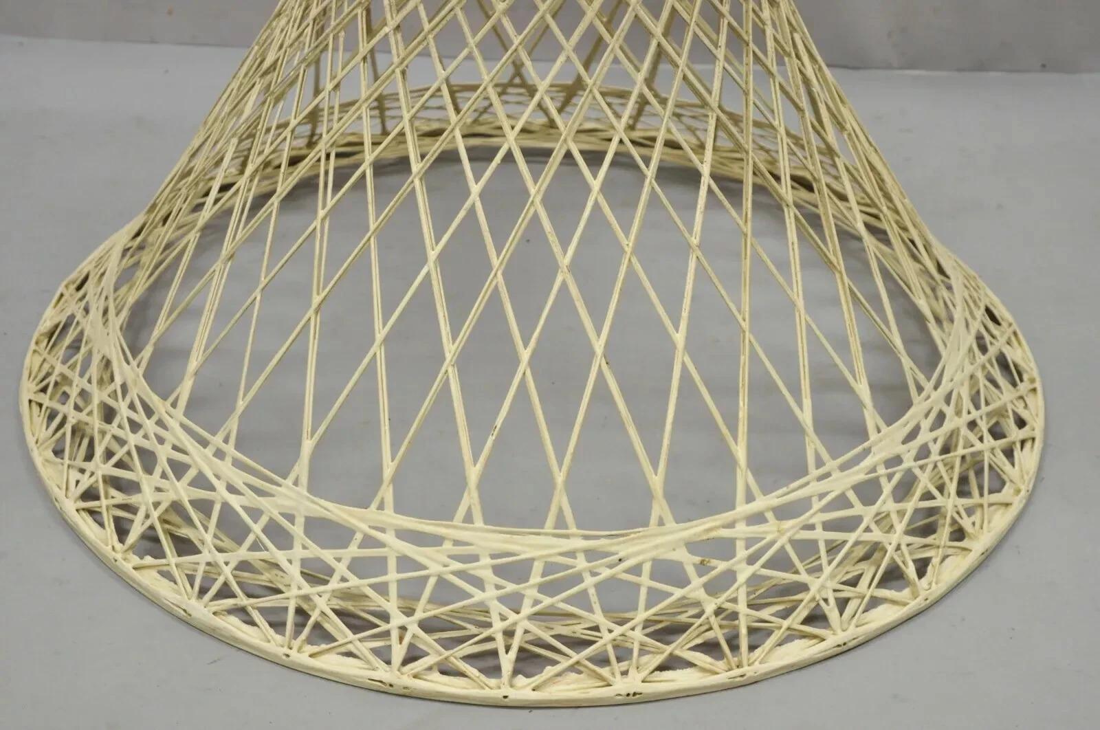 20ième siècle Russell Woodard Base de table de salle à manger ronde à piédestal en fibre de verre tissée du milieu du siècle dernier en vente