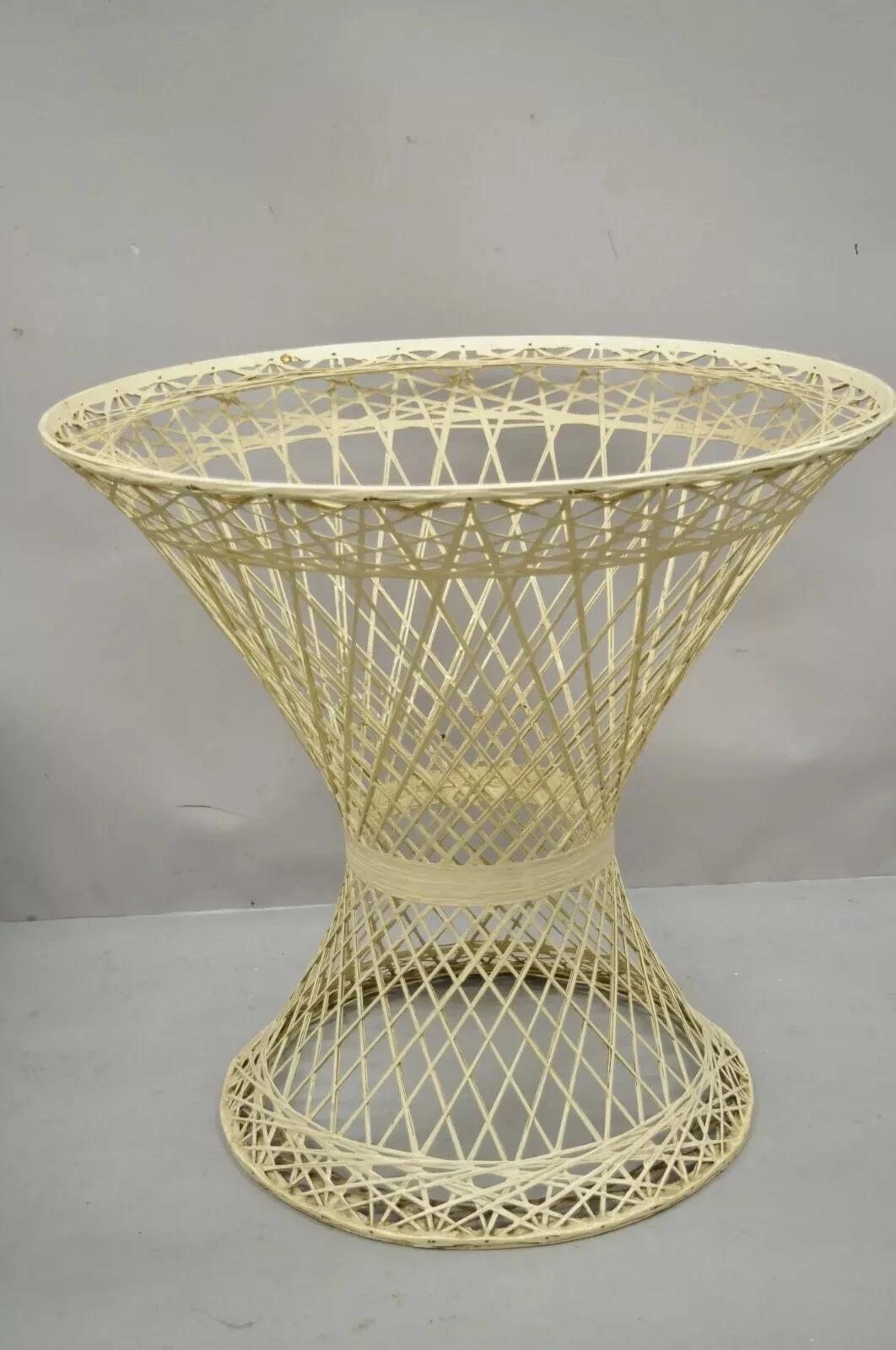 Russell Woodard Base de table de salle à manger ronde à piédestal en fibre de verre tissée du milieu du siècle dernier en vente 2