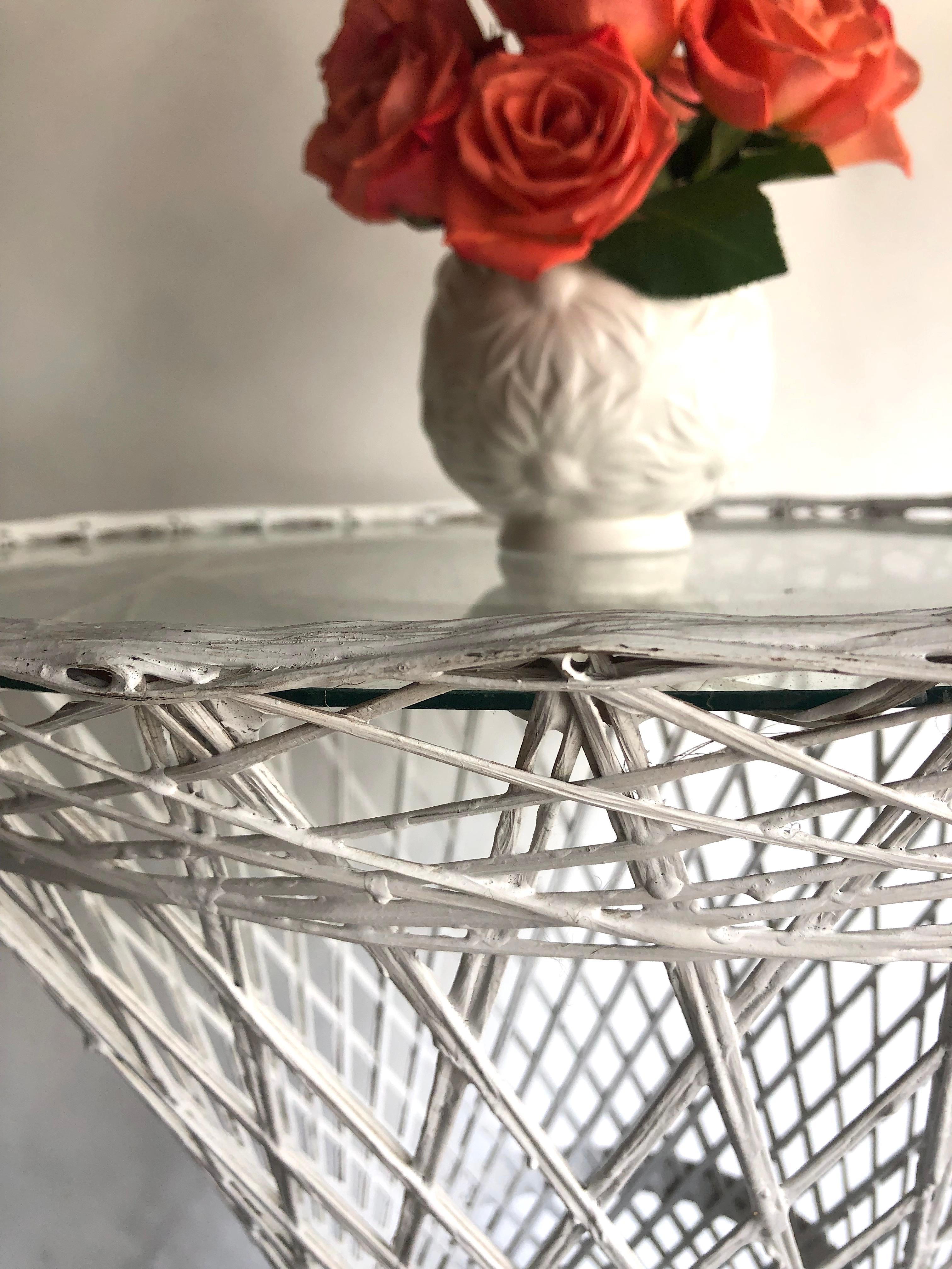 Mid-Century Modern Russell Woodard Woven Fiberglass Midcentury Round Pedestal Side Table