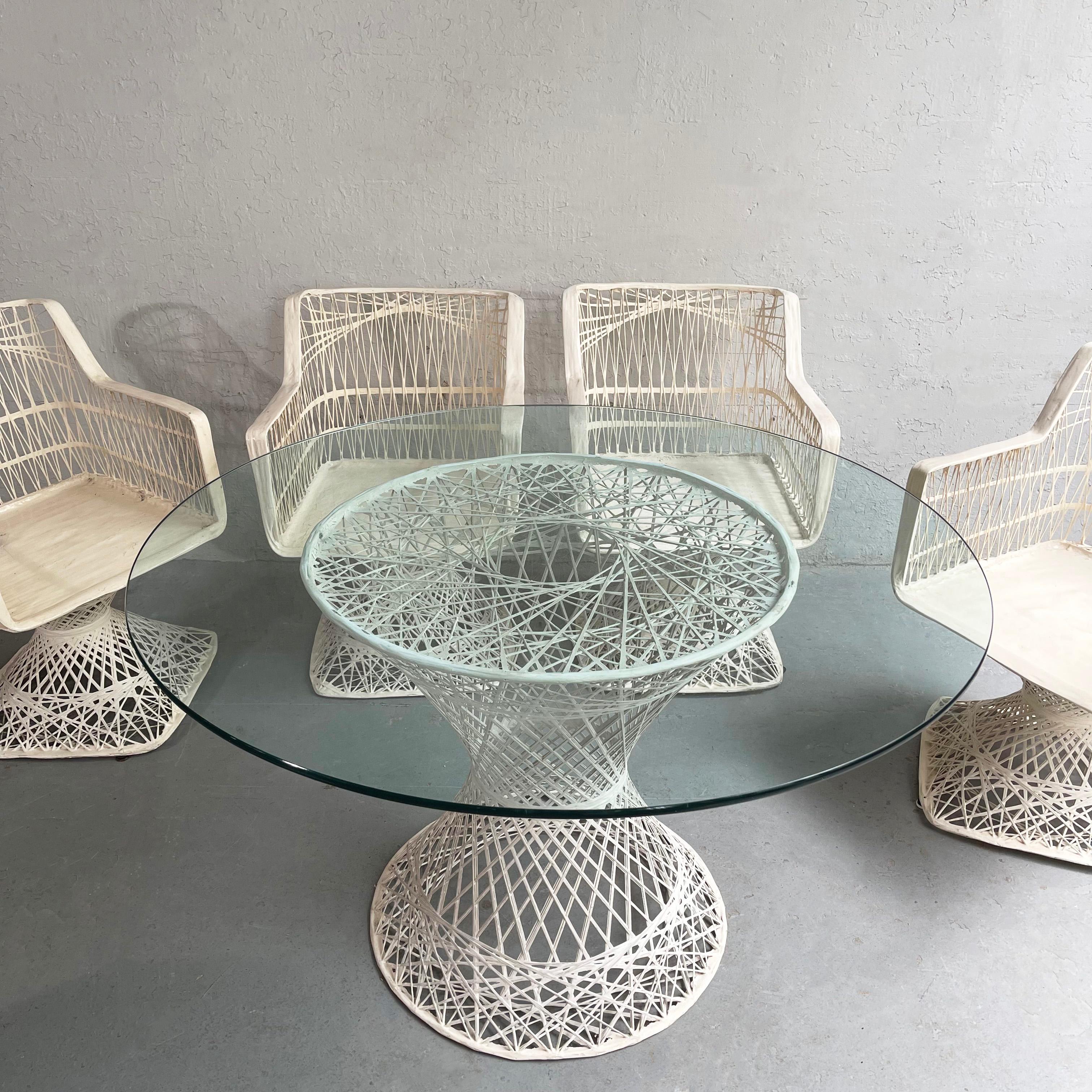 Russell Woodard - Ensemble de salle à manger de patio en fibre de verre tissée avec poufs en vente 4