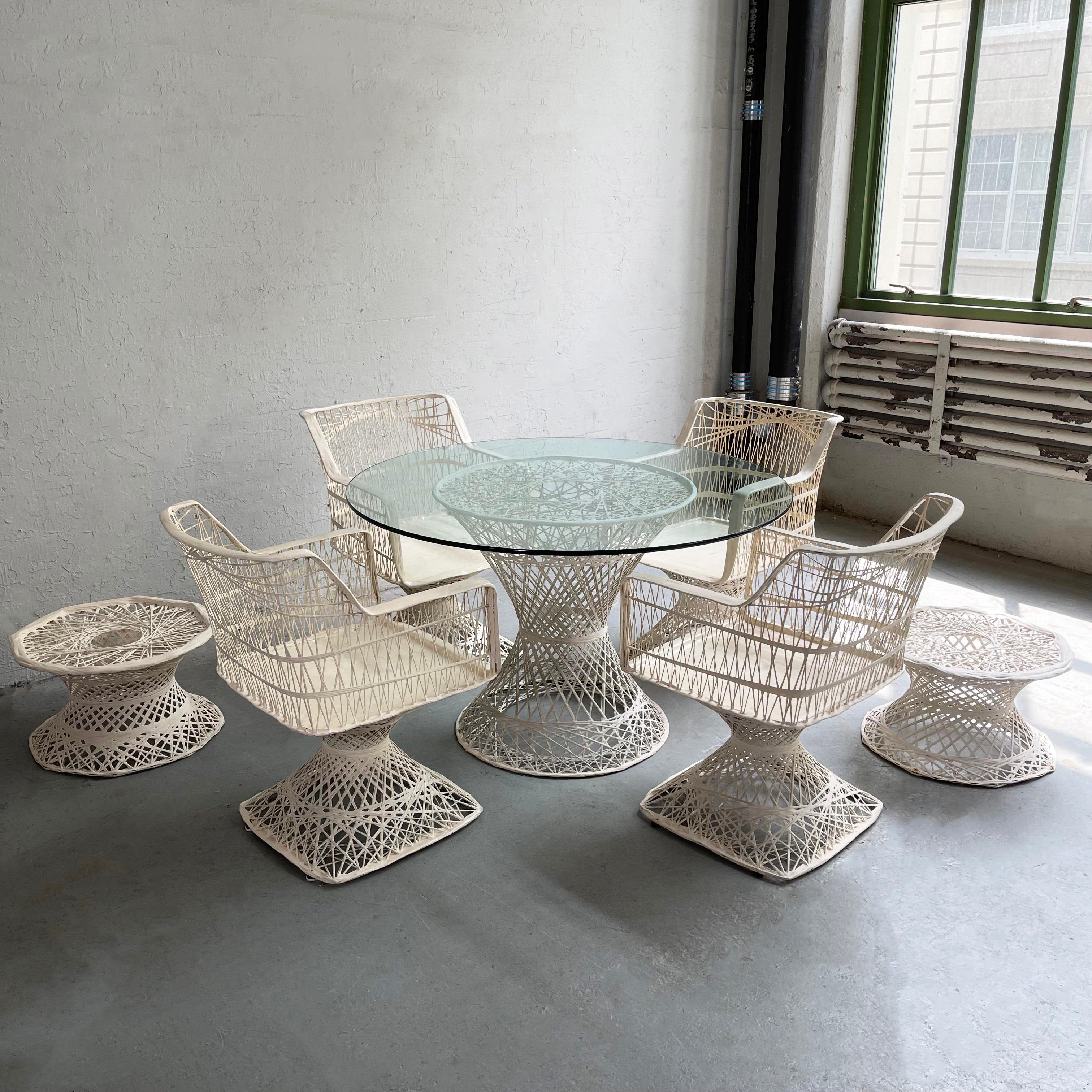 Mid-Century Modern Russell Woodard - Ensemble de salle à manger de patio en fibre de verre tissée avec poufs en vente