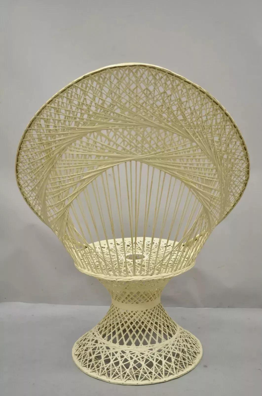 Russell Woodard Silla Diamante Pavo Real Alto Respaldo Abanico Fibra de Vidrio Tejida en venta 3