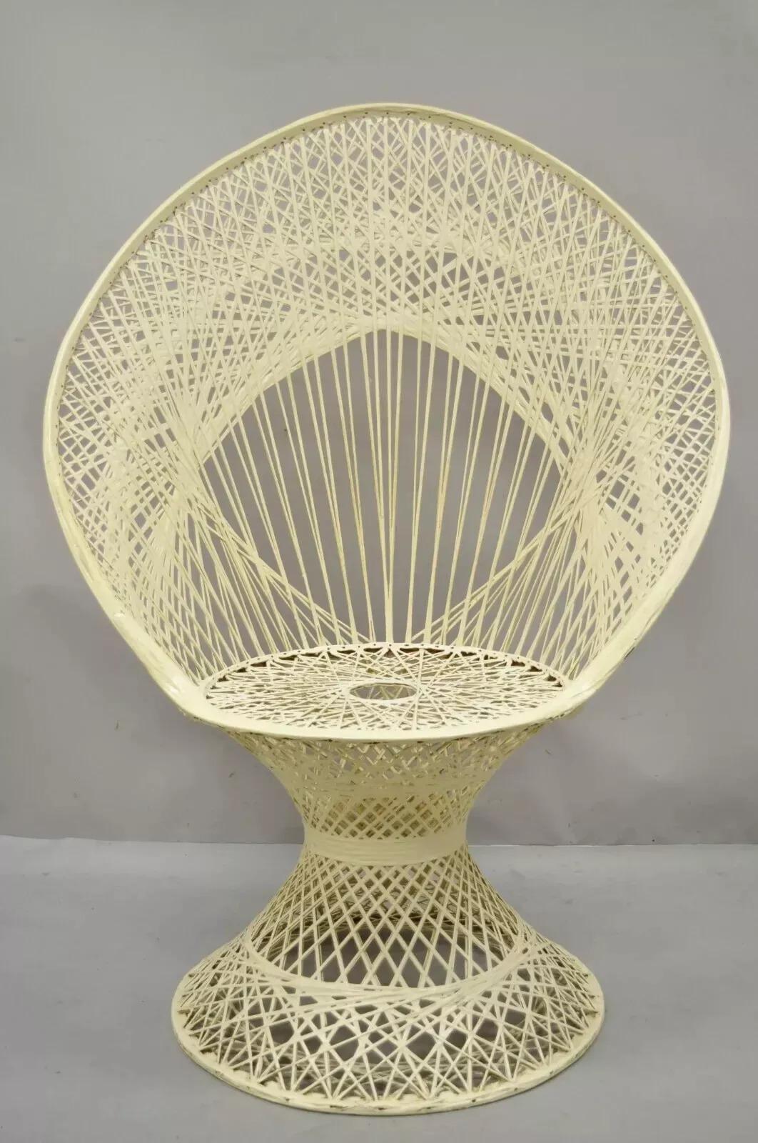 Russell Woodard Silla Diamante Pavo Real Alto Respaldo Abanico Fibra de Vidrio Tejida en venta 4