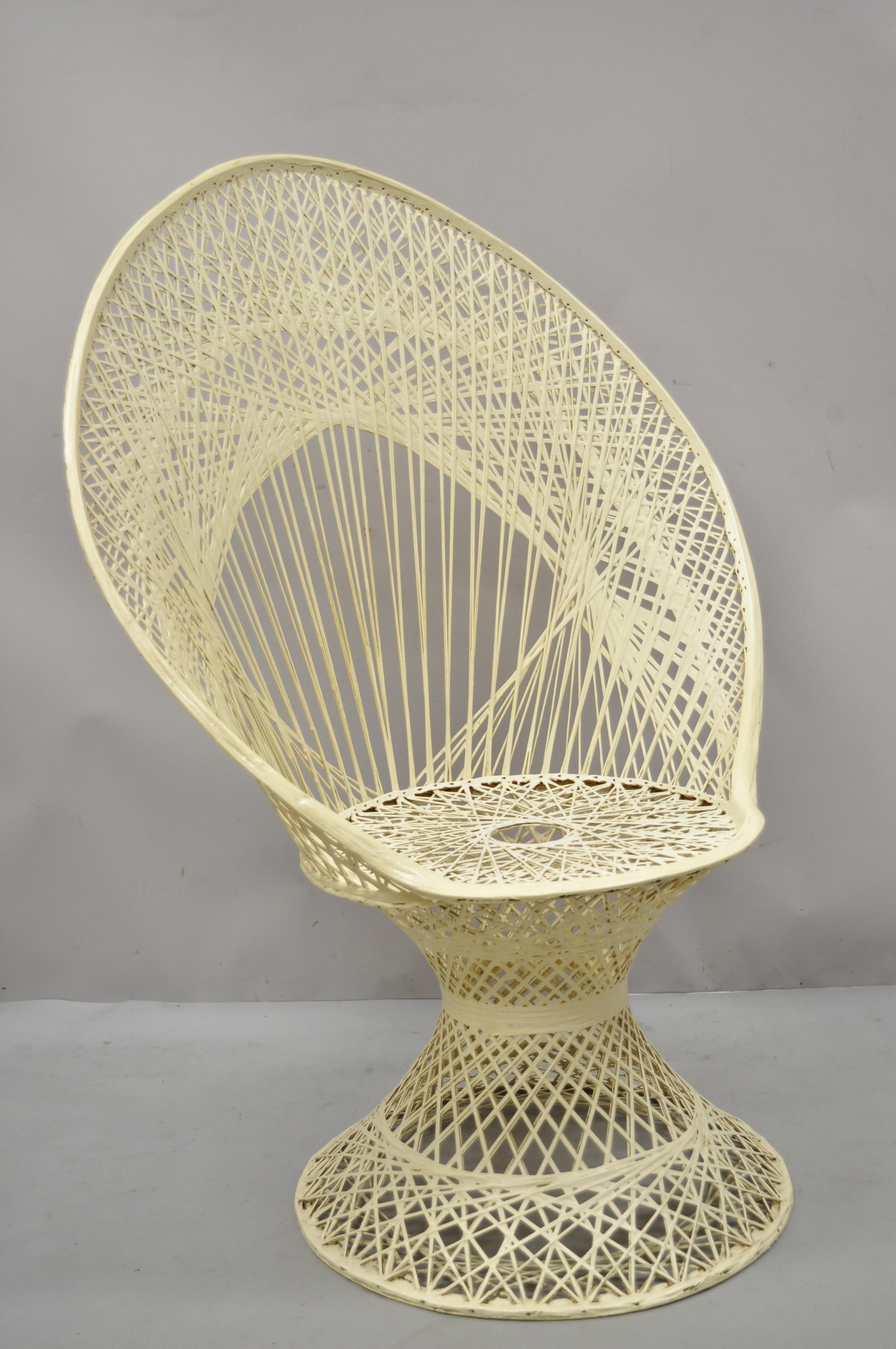 Russell Woodard woven spun fiberglass tall fan back peacock diamond chair. Item features spun woven fiberglass construction, clean modernist lines, quality American craftsmanship, great style and form. Measurements: 48