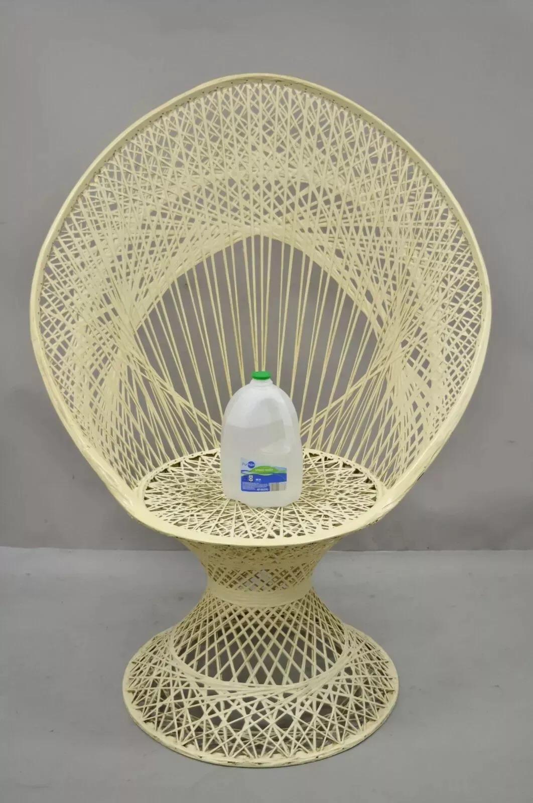 Russell Woodard Silla Diamante Pavo Real Alto Respaldo Abanico Fibra de Vidrio Tejida Moderno de mediados de siglo en venta