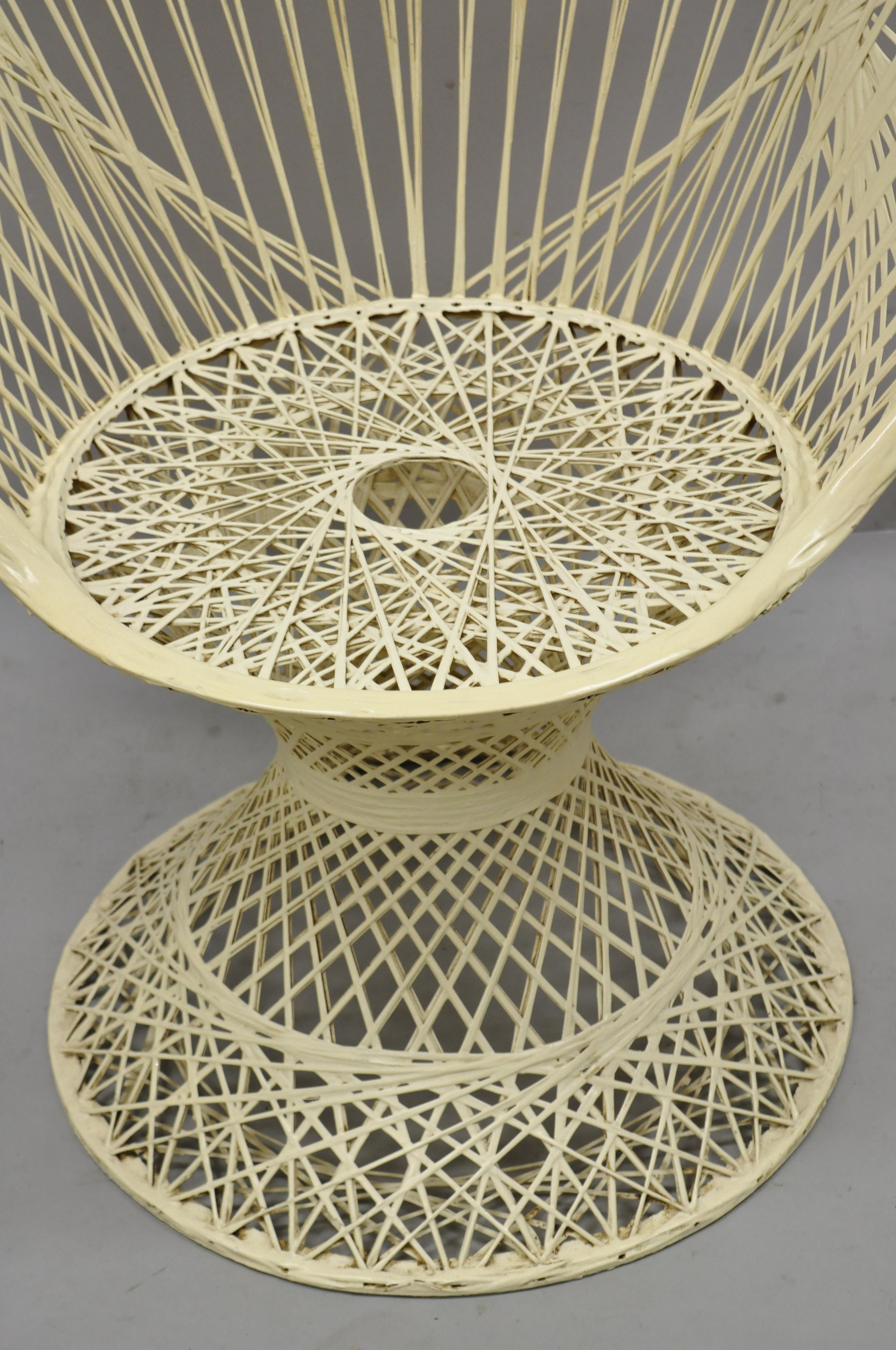 Russell Woodard Woven Spun Fiberglass Tall Fan Back Peacock Diamond Chair In Good Condition In Philadelphia, PA