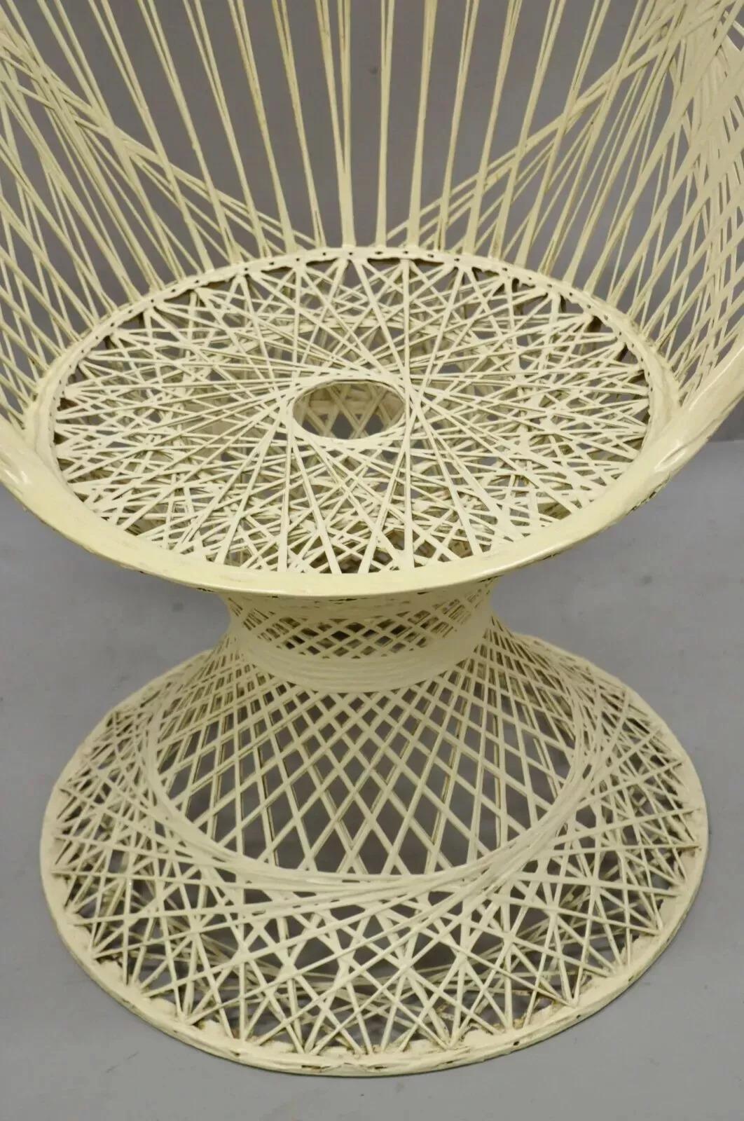Russell Woodard Silla Diamante Pavo Real Alto Respaldo Abanico Fibra de Vidrio Tejida siglo XX en venta