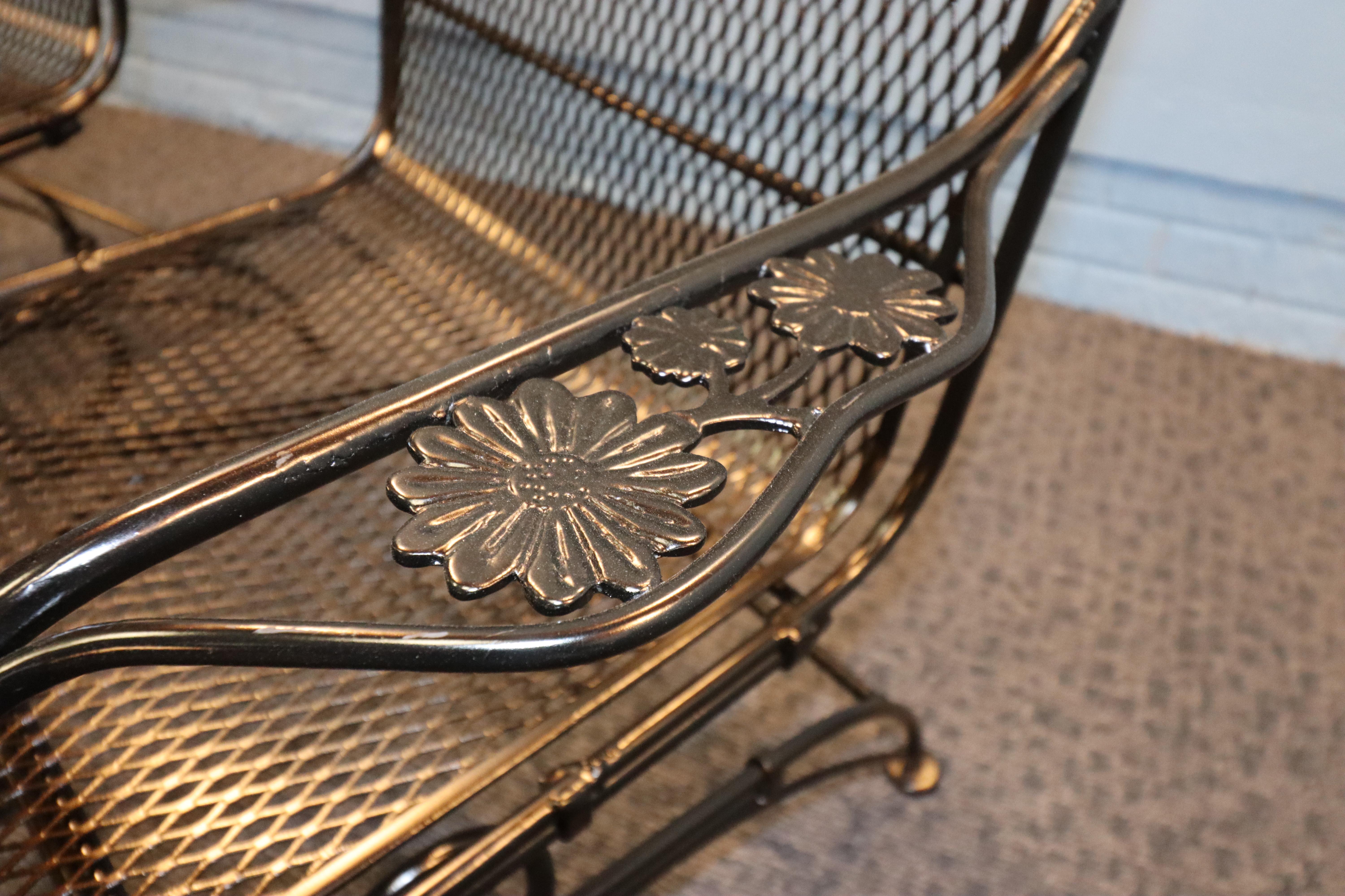 Russell Woodard Wrought Iron Eight Chair Family Patio Set with umbrella stand in vendita 13