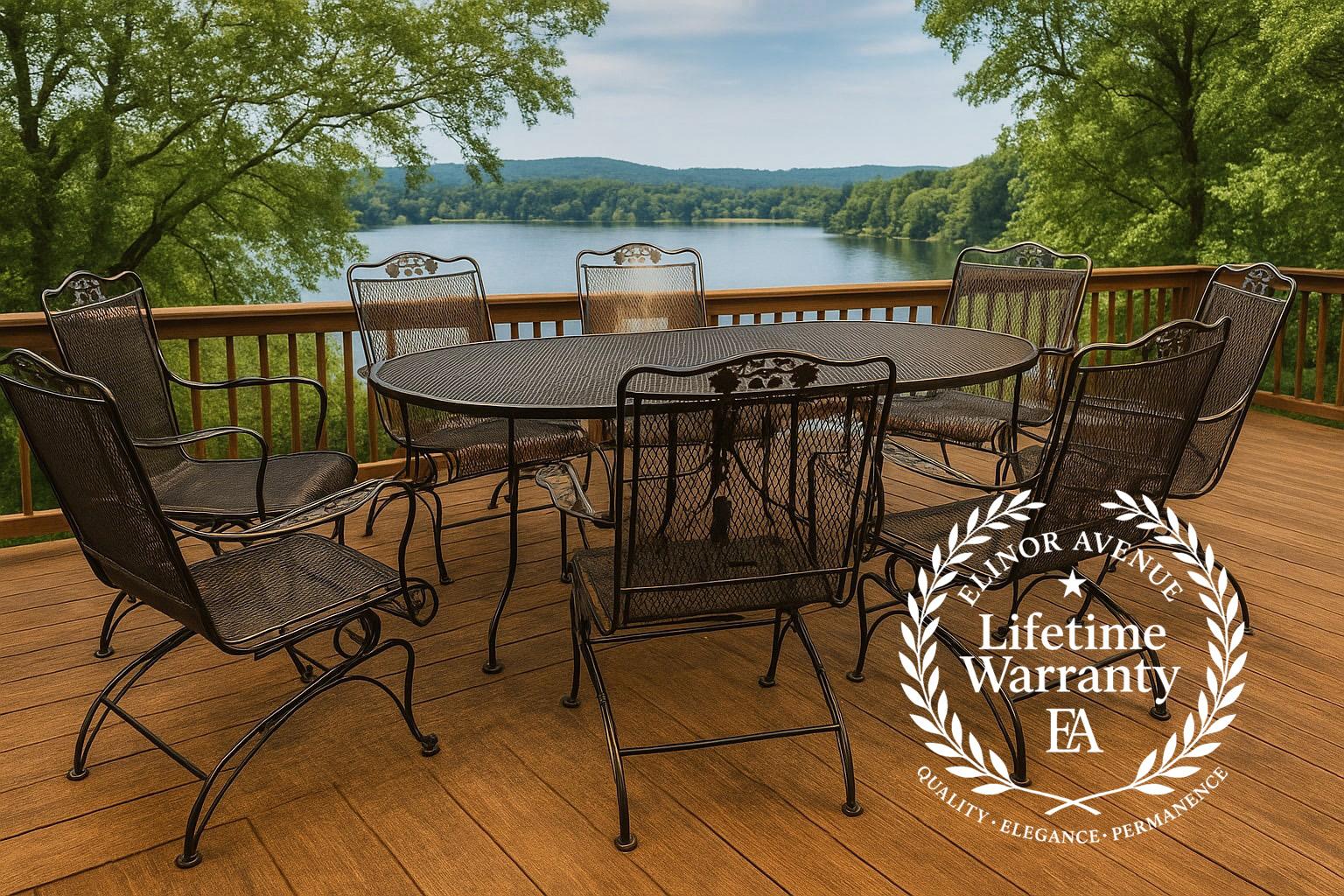 Améliorez votre espace extérieur avec ce superbe ensemble de ressorts hélicoïdaux en fer forgé Russell Woodard ! Comprenant huit chaises magnifiquement conçues avec un charmant thème floral de marguerites et une grande table en fer forgé de 72