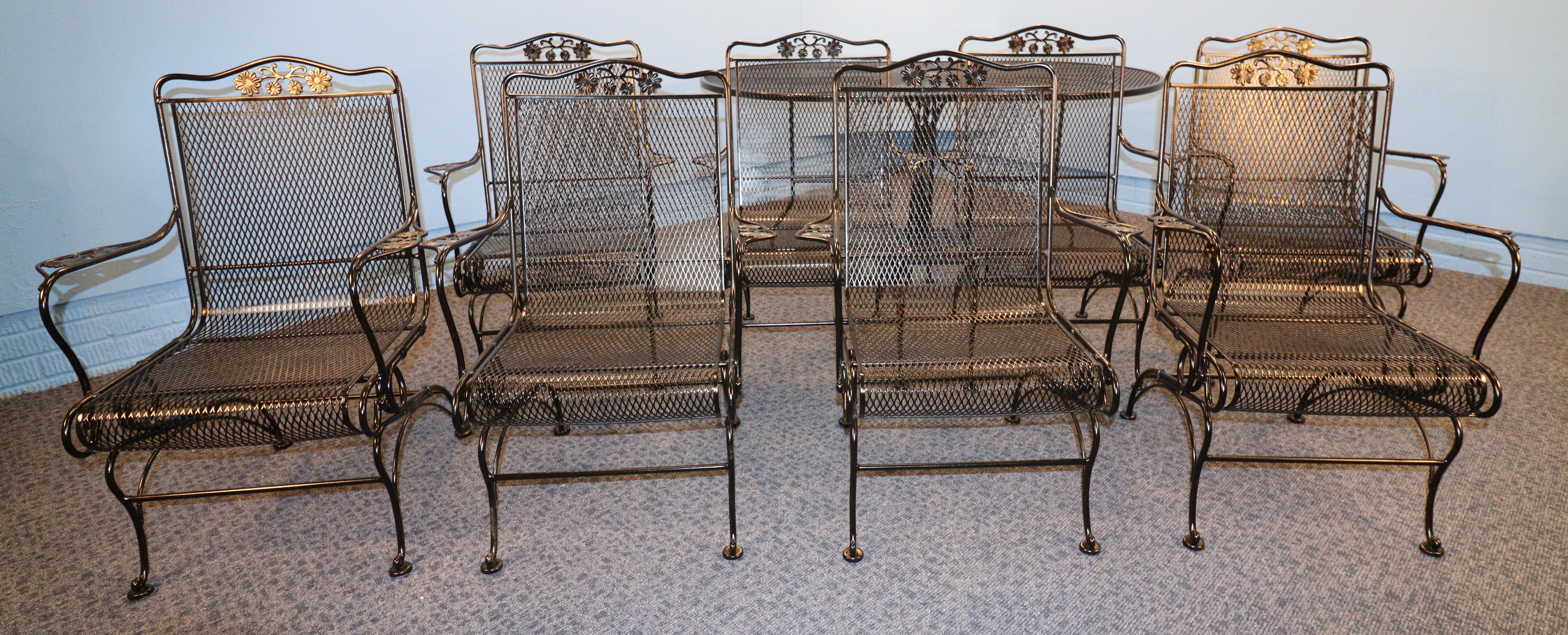 Russell Woodard Wrought Iron Eight Chair Family Patio Set with umbrella stand in vendita 14
