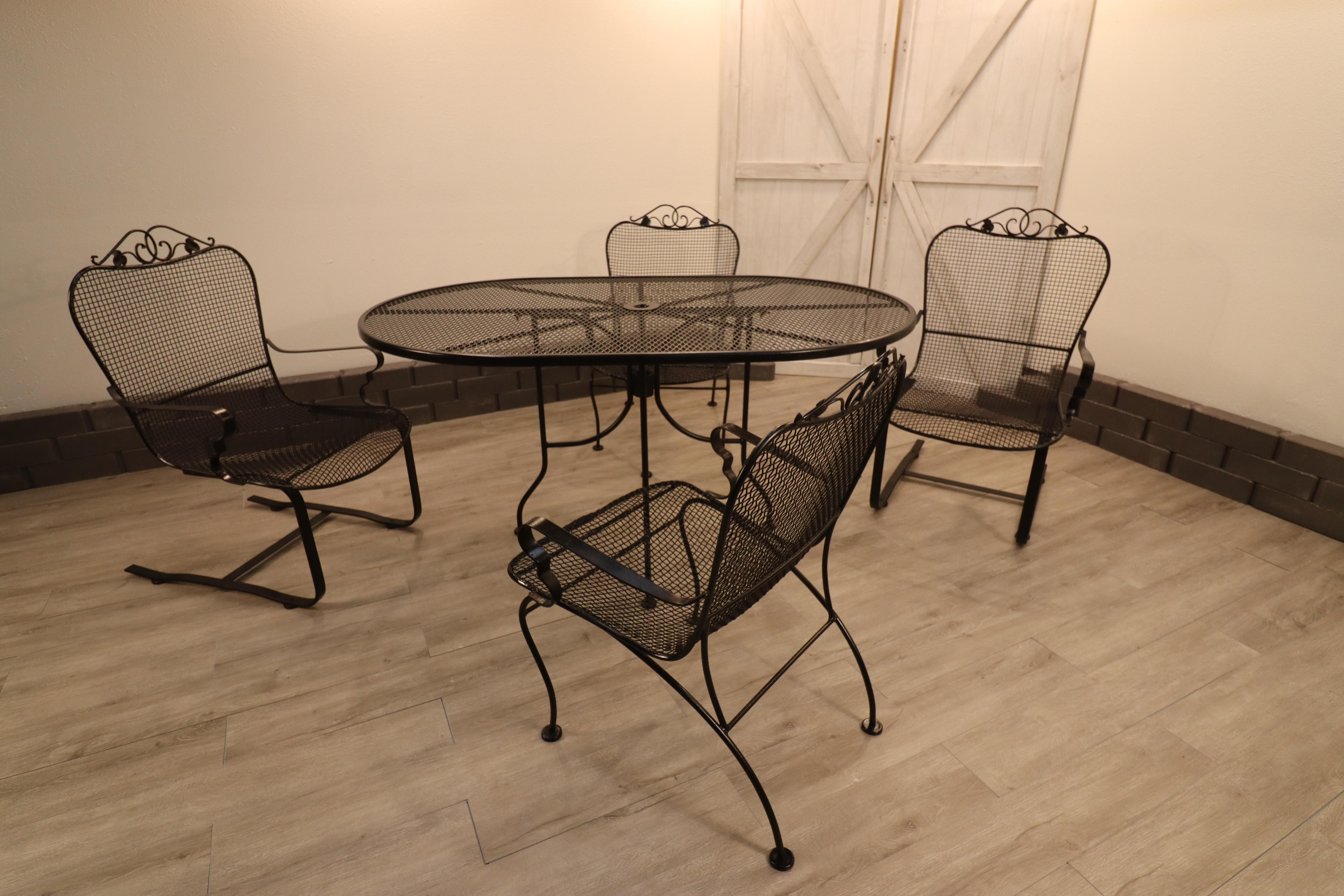 Conjunto de Patio Vintage Russell Woodard Sculptura de Hierro Forjado Hierro forjado en venta