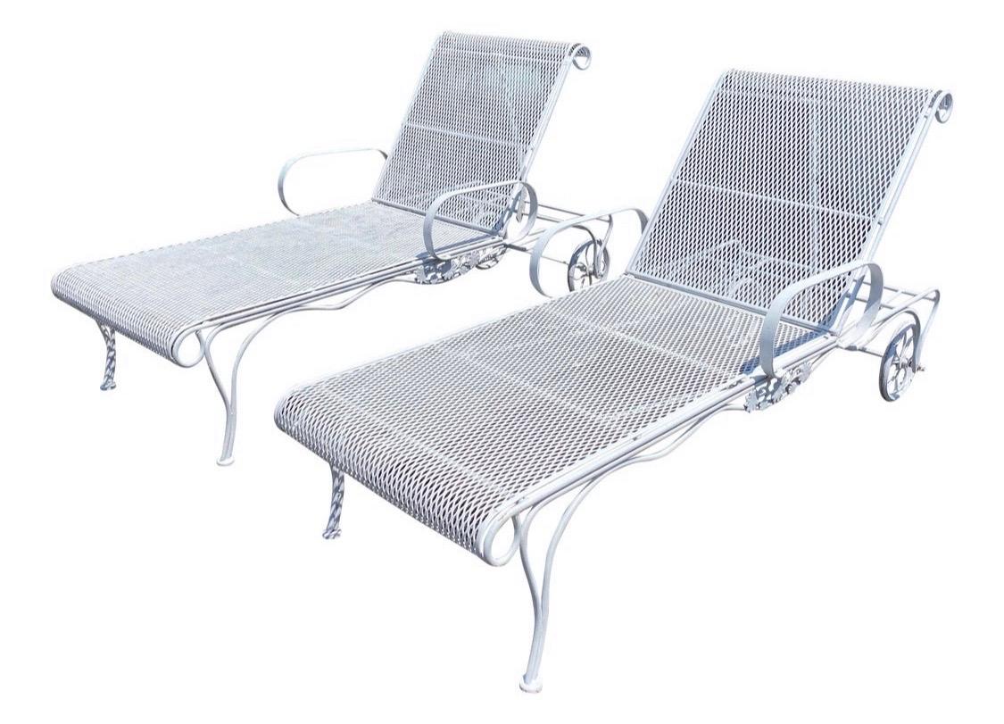 Mid-Century Modern Russell Woodward Pair of White Chaise Lounges Longes Chairs Sculptura