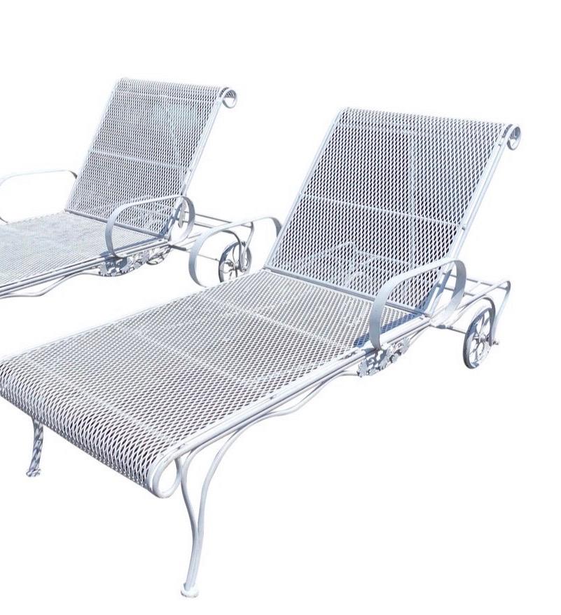 American Russell Woodward Pair of White Chaise Lounges Longes Chairs Sculptura