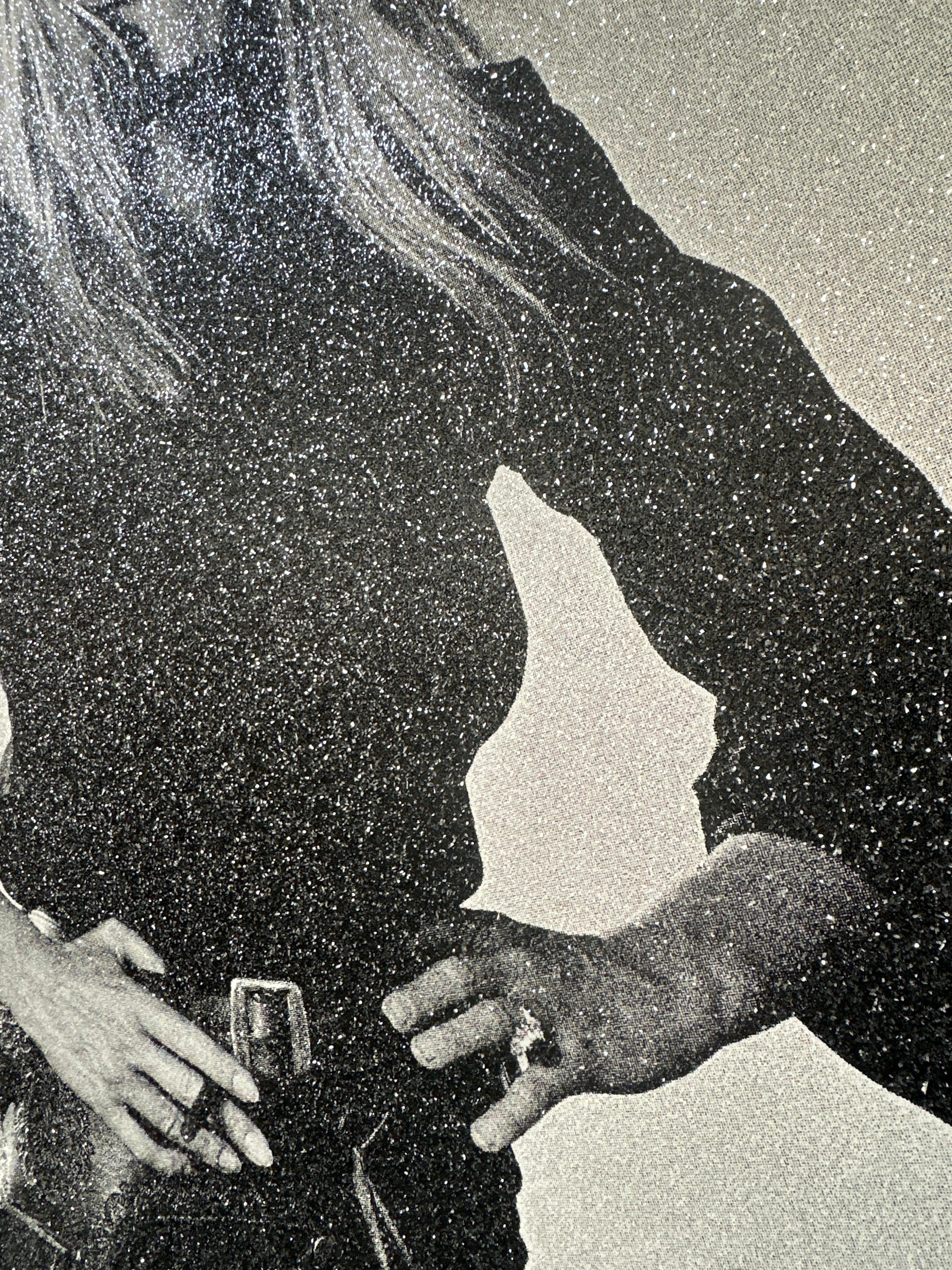 Œuvres d'art originales et uniques de Russell Young.
Acrylique, encre à base d'huile et sérigraphie à la poussière de diamant sur lin, dimensions non encadrées 62 x 43 pouces, 2023, de la série 