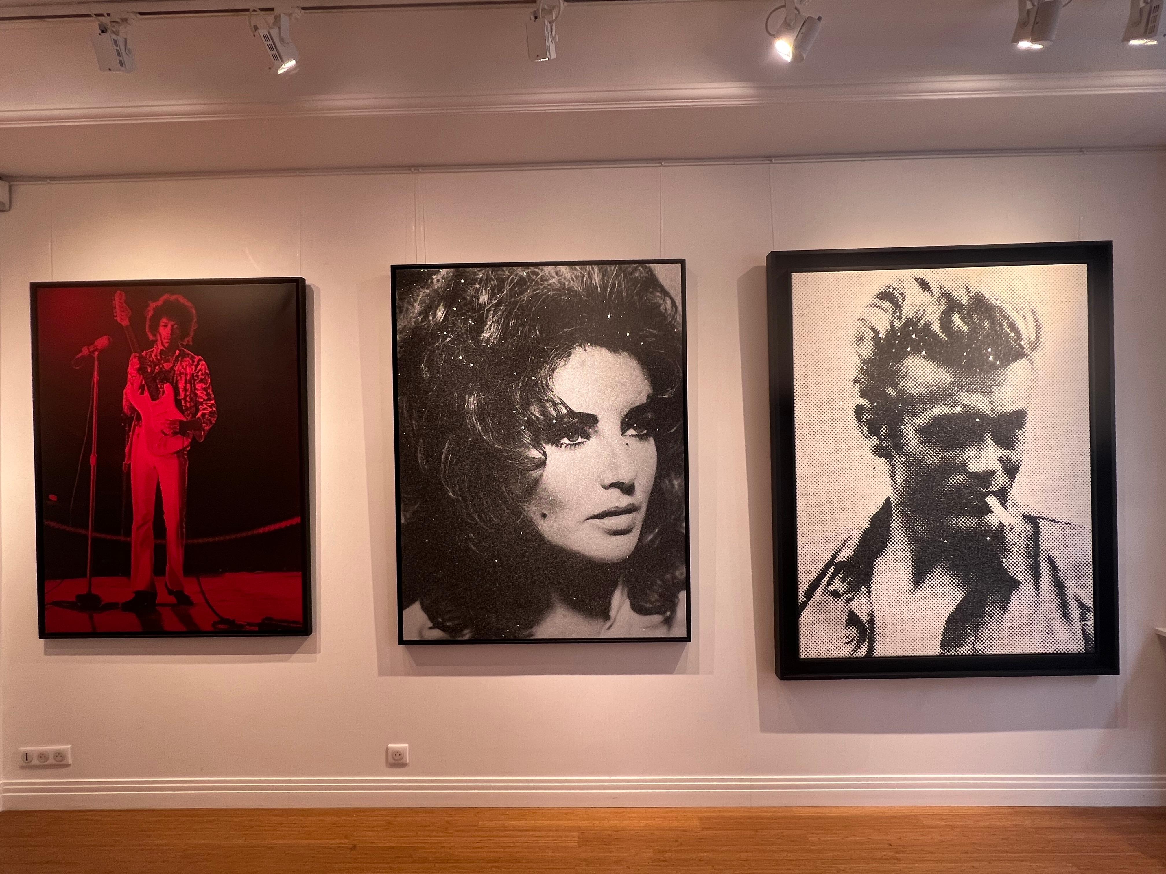 Elizabeth Taylor - Black Figurative Painting by Russell Young