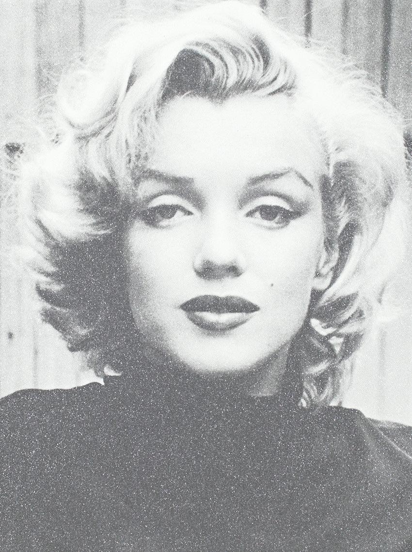 Marilyn Hollywood, Swan White