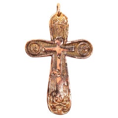 Croix de crucifix orthodoxe de Saint-Pétersbourg en or jaune 14 carats gravé, Russie, 1843
