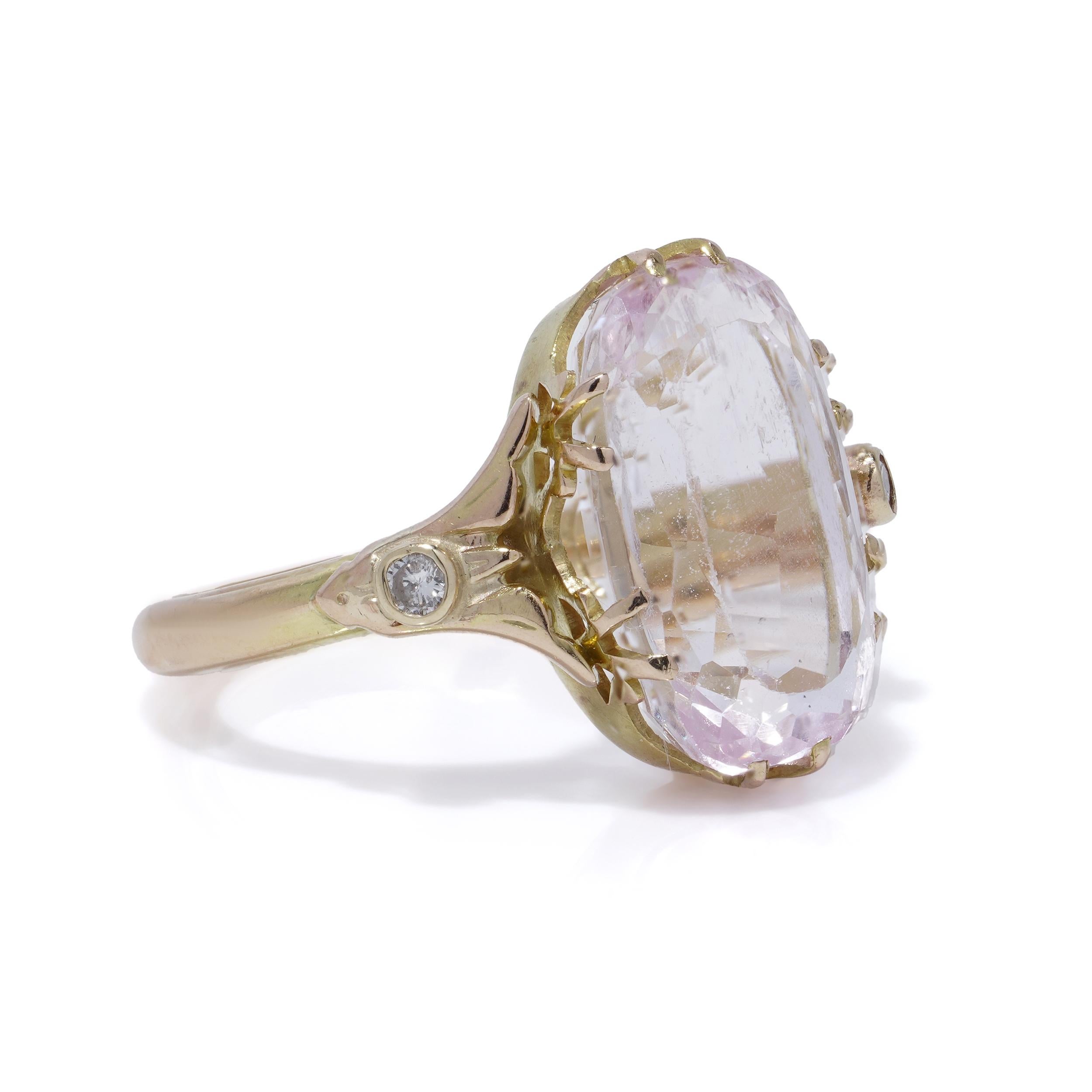 Russian 14K Gold 4.00 ct. Kunzite and Diamond Ring In Good Condition For Sale In Braintree, GB