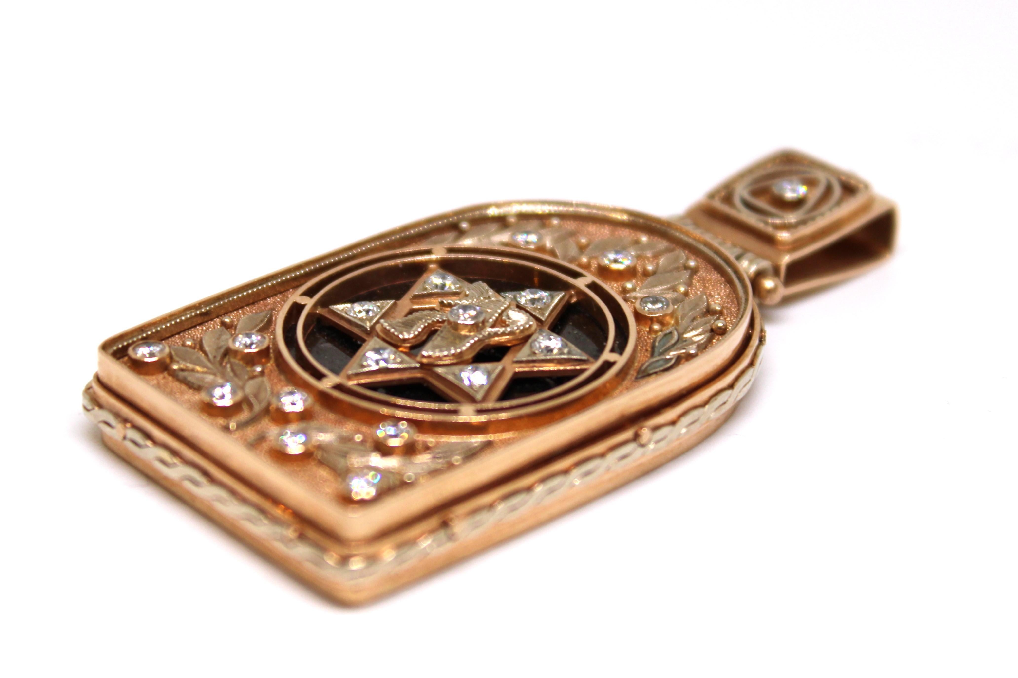 Russo Amuleto russo in oro 14kt, diamante e pietra nera, inizio XX secolo in vendita