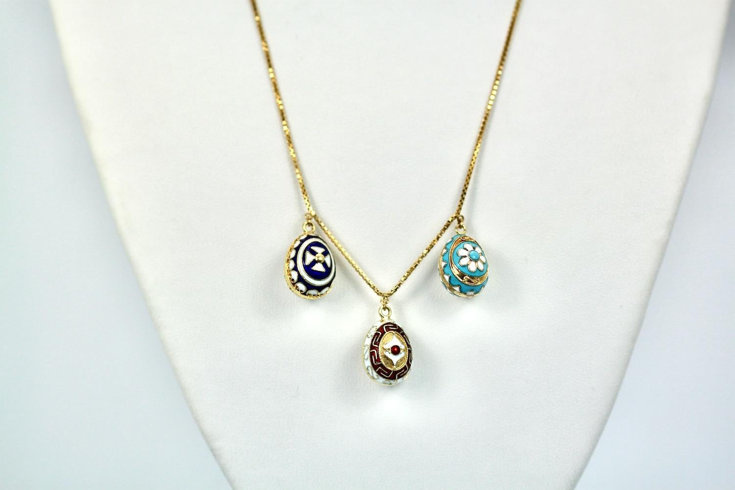 Collana di uova russe in oro giallo 18 carati con smalto in vendita 6