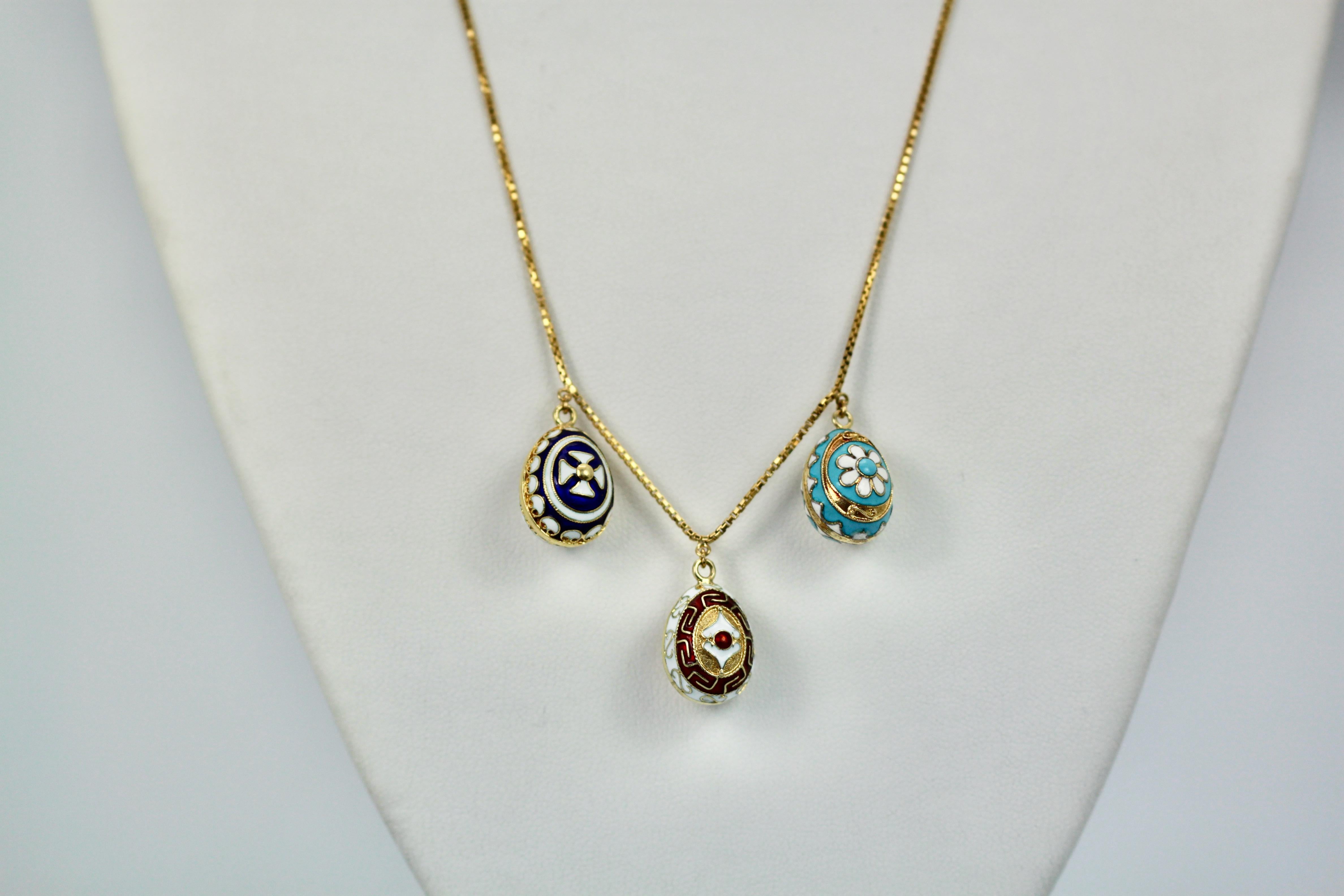 Collana di uova russe in oro giallo 18 carati con smalto in vendita 4