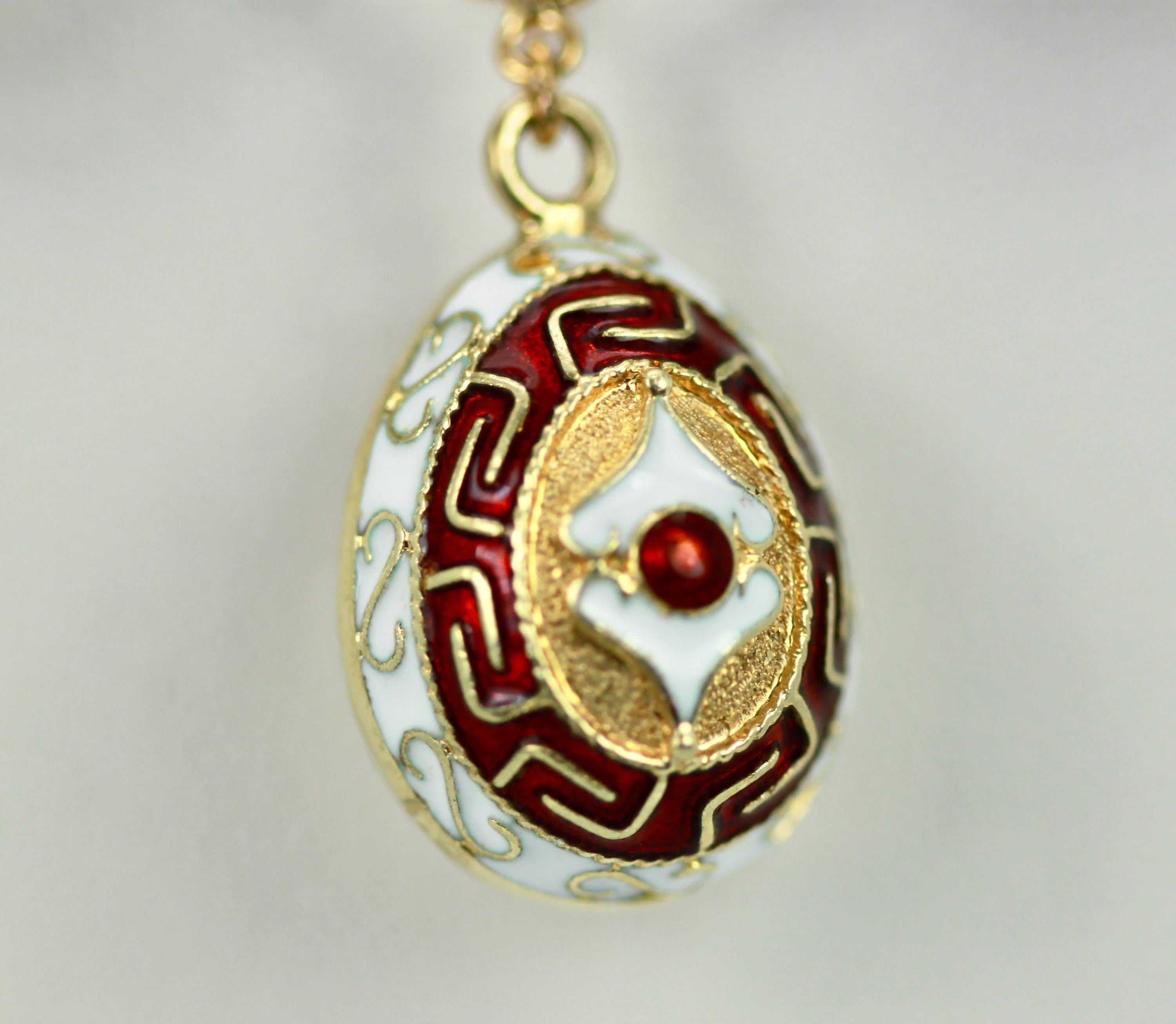 Artisan Russian 18 Karat Yellow Gold Enamel Egg Necklace For Sale