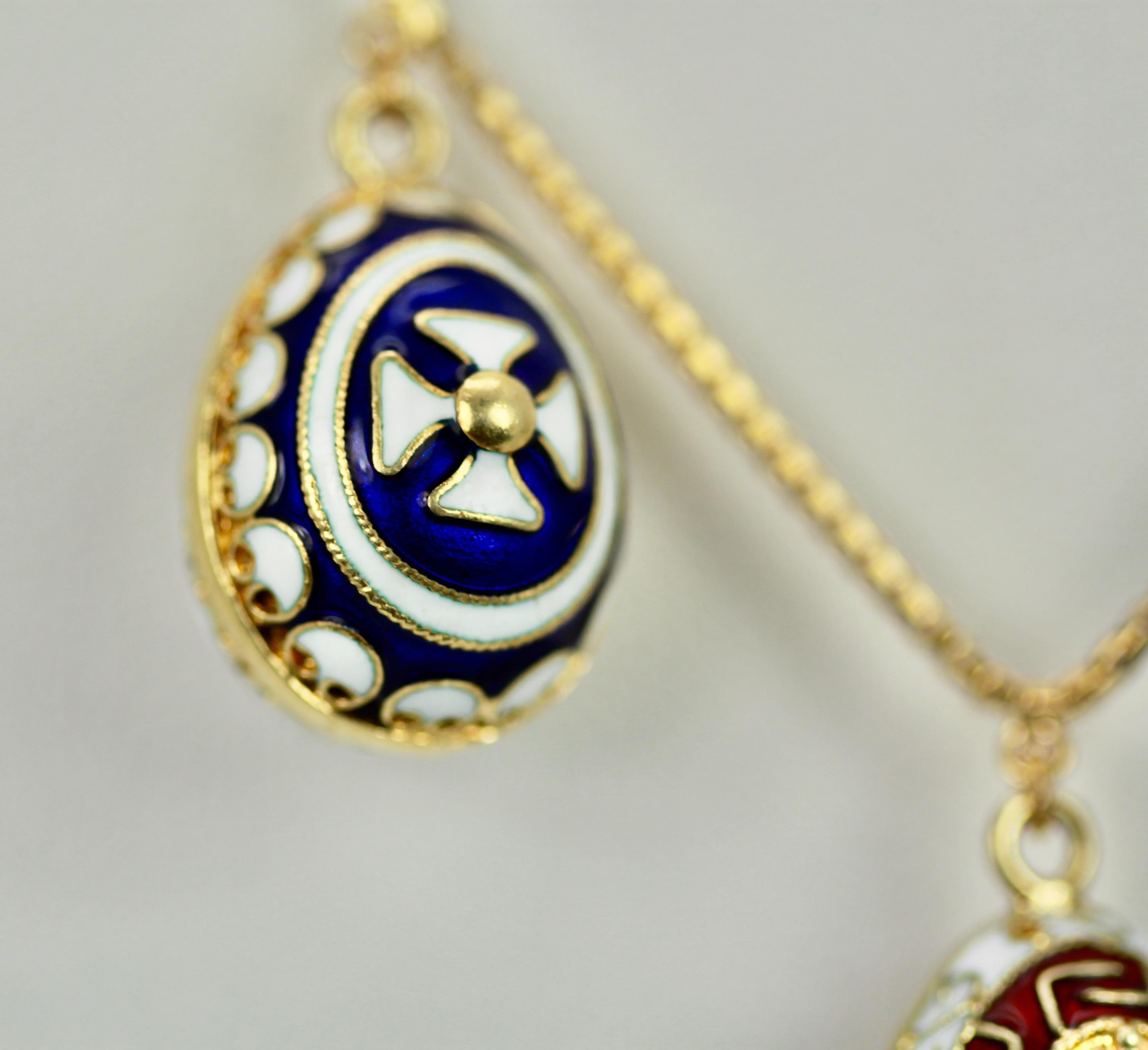 Women's Russian 18 Karat Yellow Gold Enamel Egg Necklace For Sale