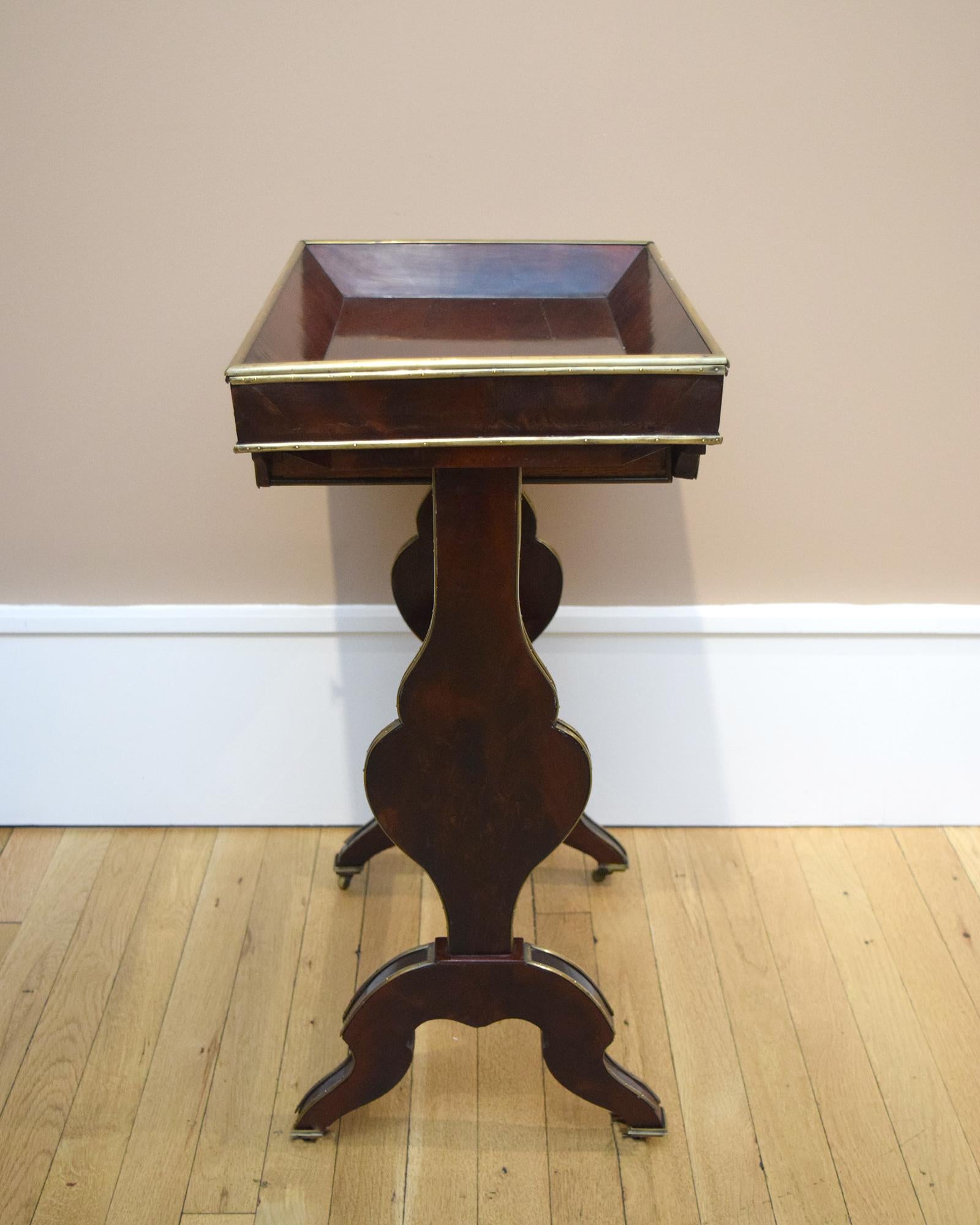 Russian 19th Century Mahogany Table In Good Condition For Sale In New York, NY