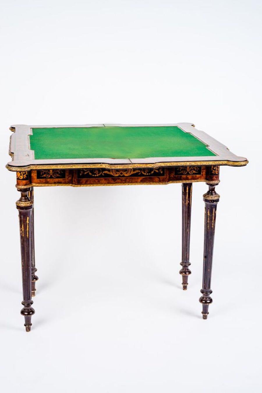 Table de jeu russe en marqueterie du XIXe siècle, 1820 en vente 4